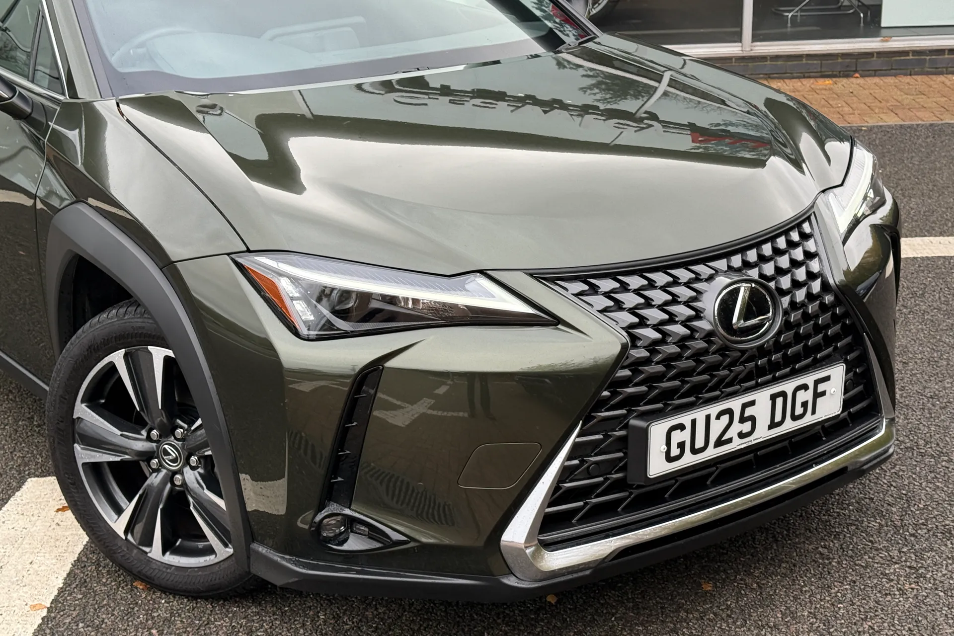 LEXUS UX thumbnail image number 21