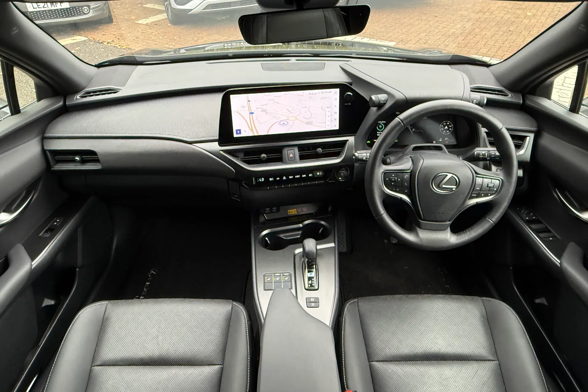 LEXUS UX thumbnail image number 3