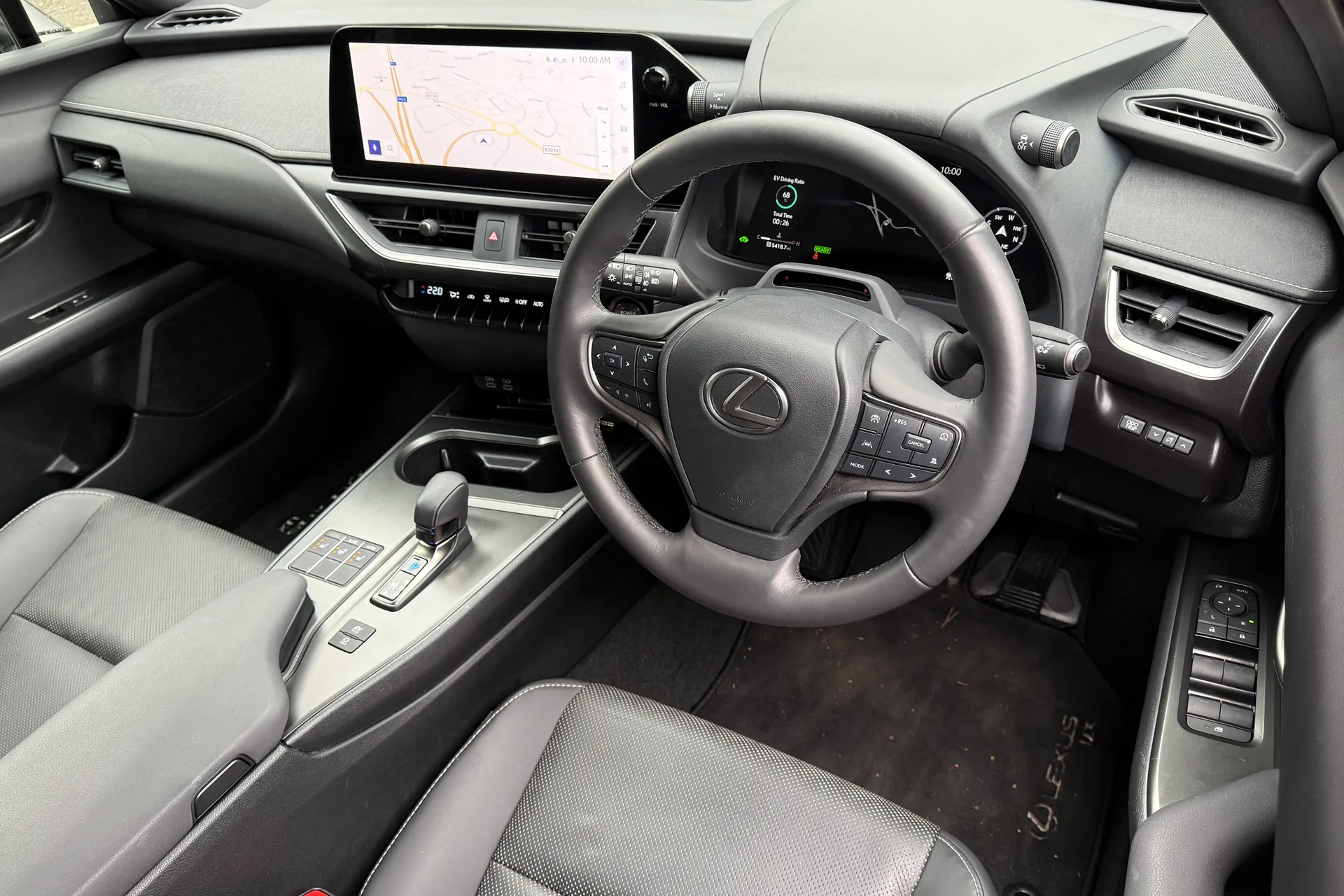 LEXUS UX thumbnail image number 13