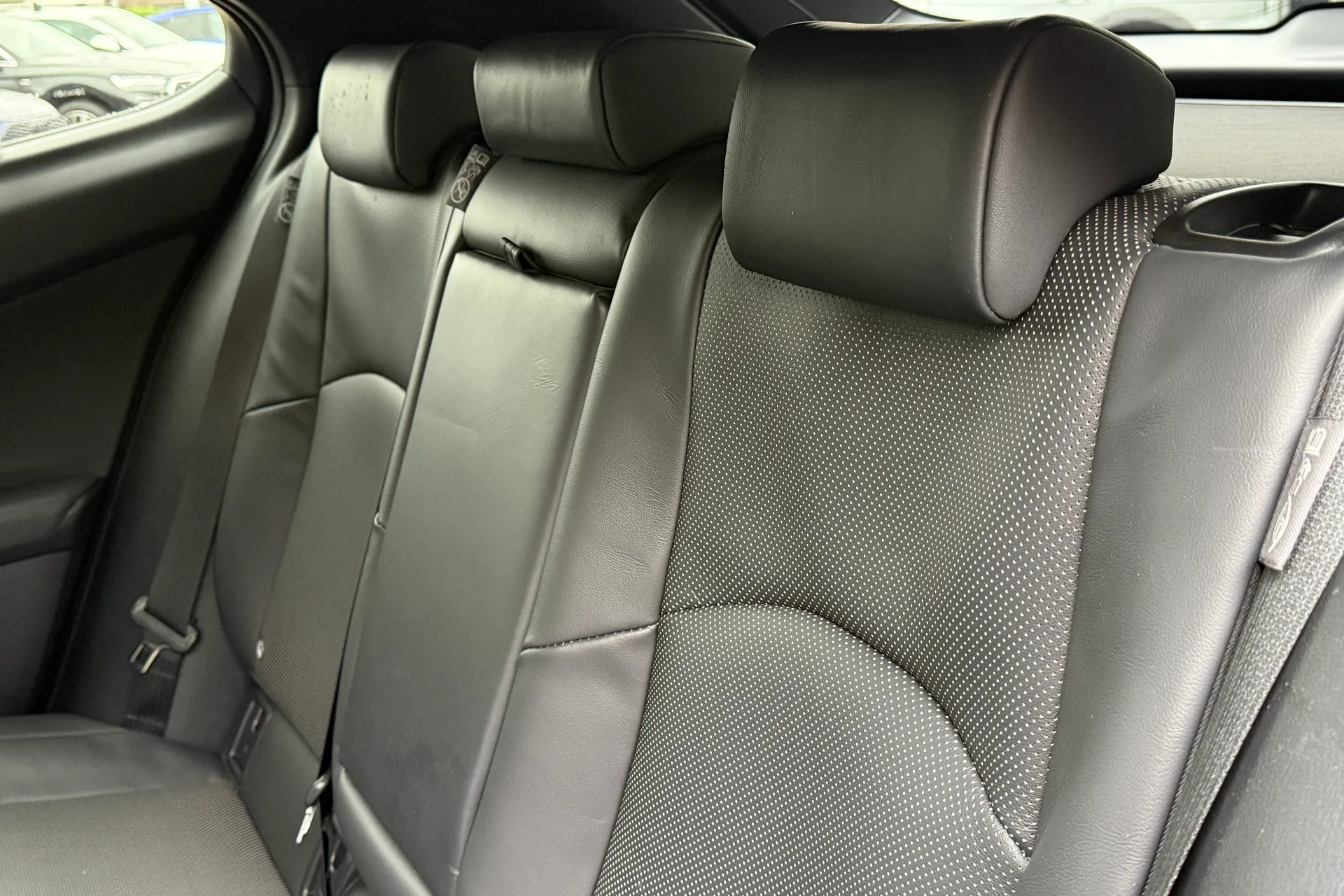 LEXUS UX thumbnail image number 28