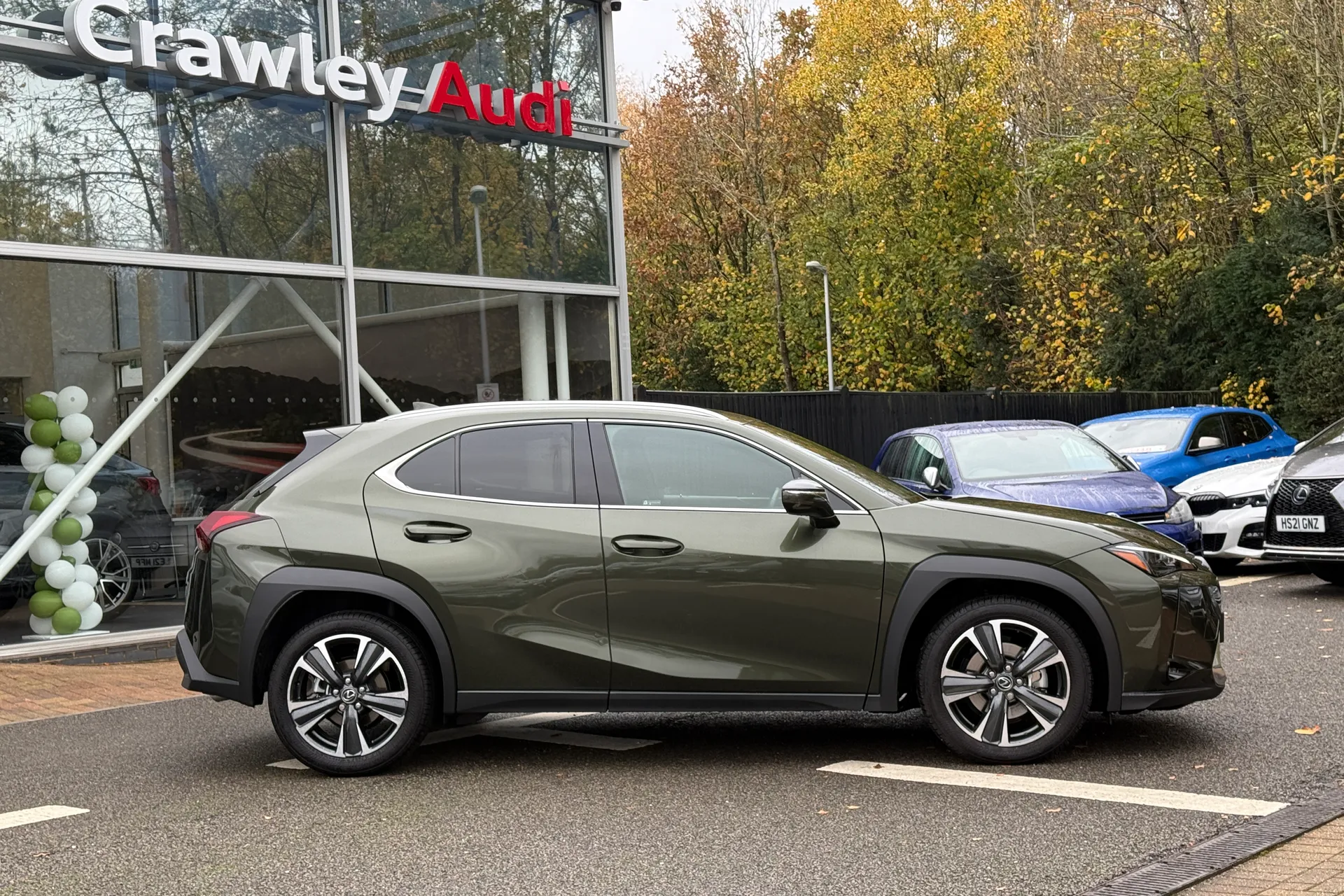 LEXUS UX thumbnail image number 2