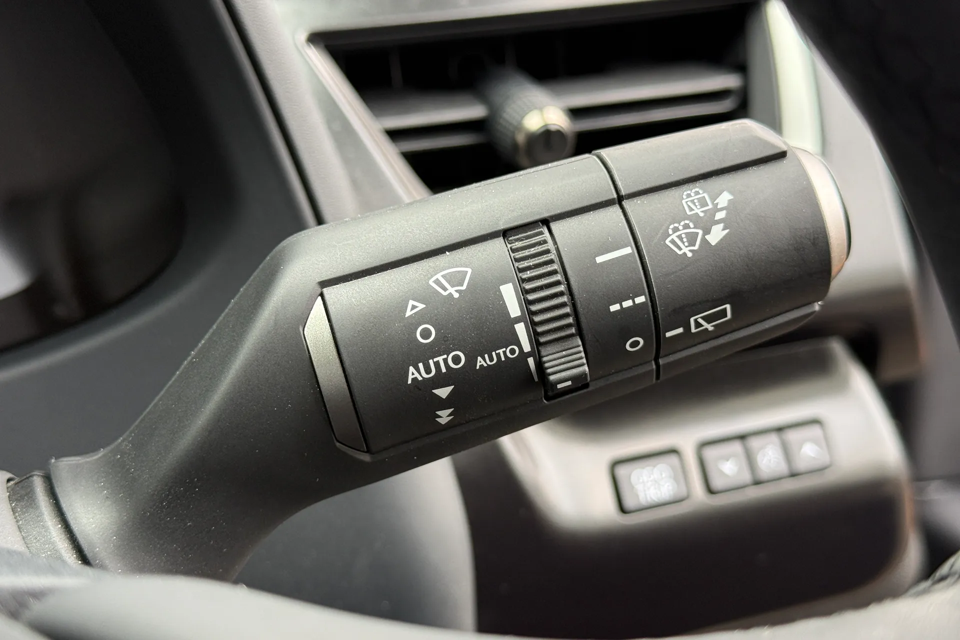 LEXUS UX thumbnail image number 62