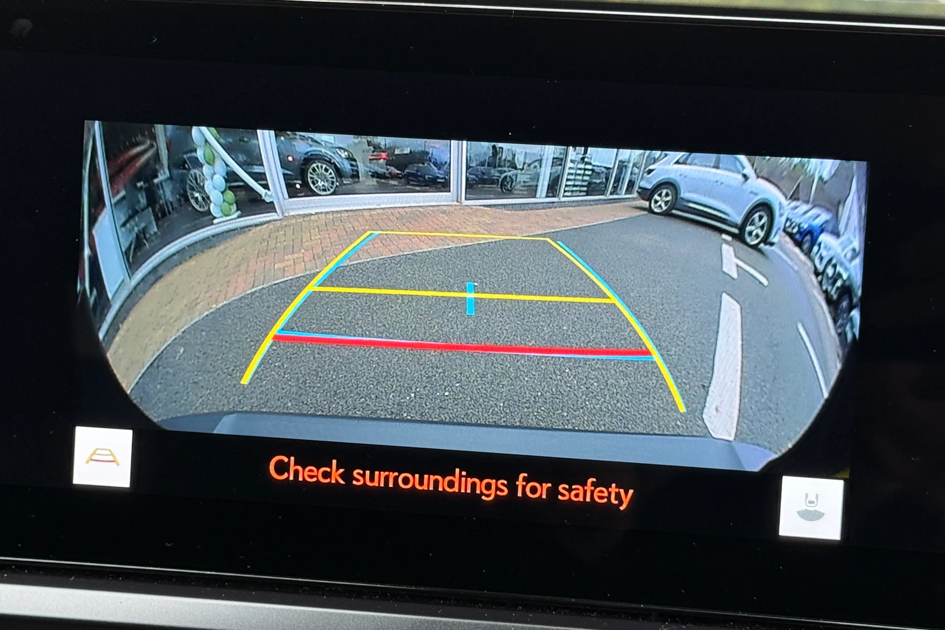 LEXUS UX thumbnail image number 4