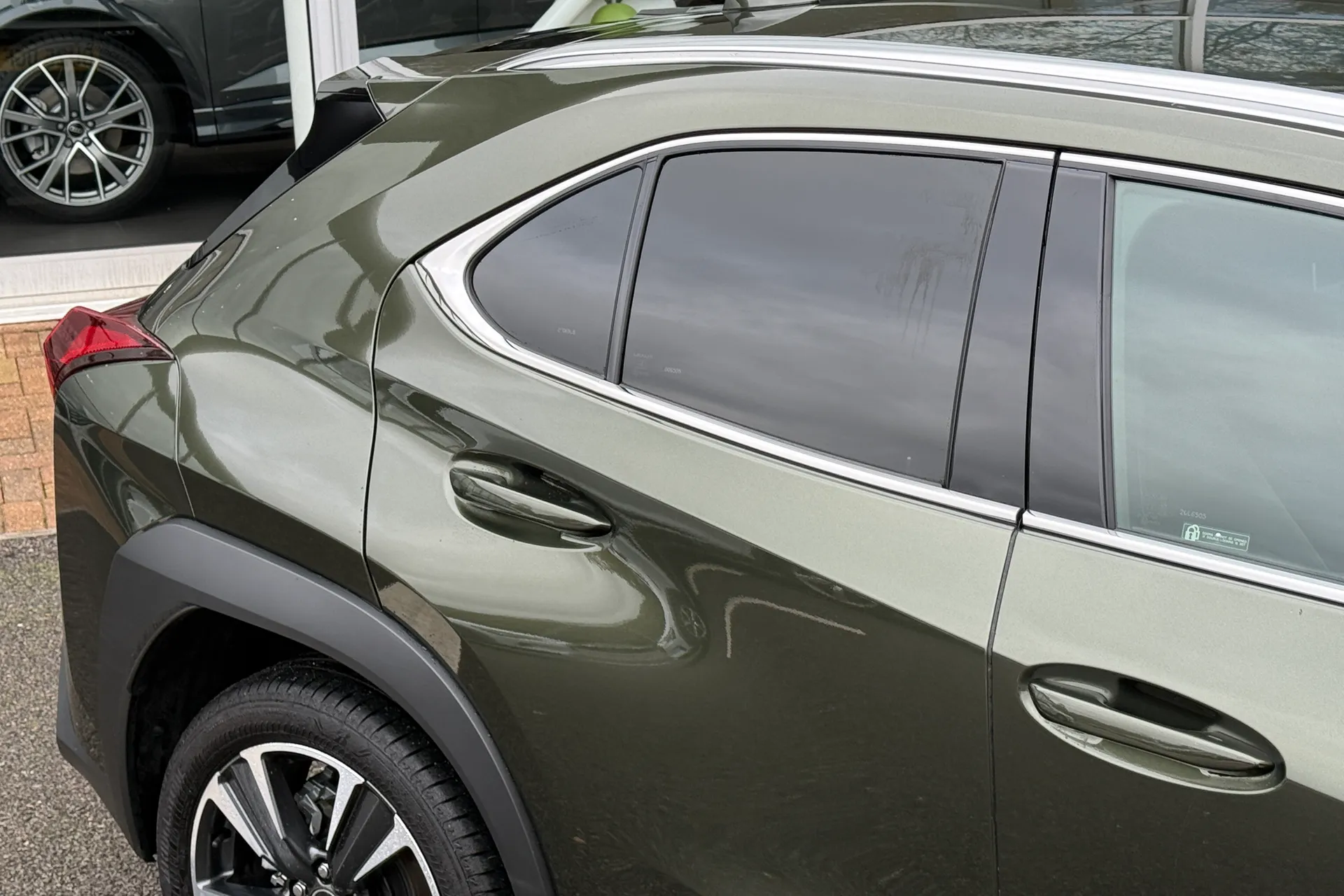 LEXUS UX thumbnail image number 39