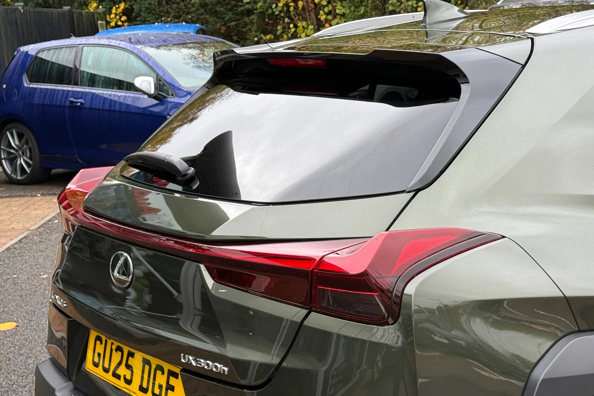 LEXUS UX thumbnail image number 38