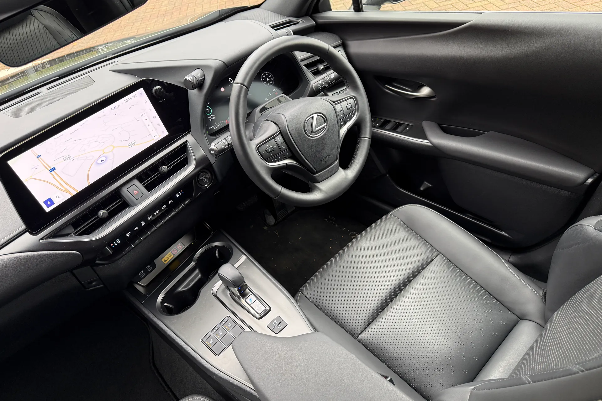 LEXUS UX thumbnail image number 58