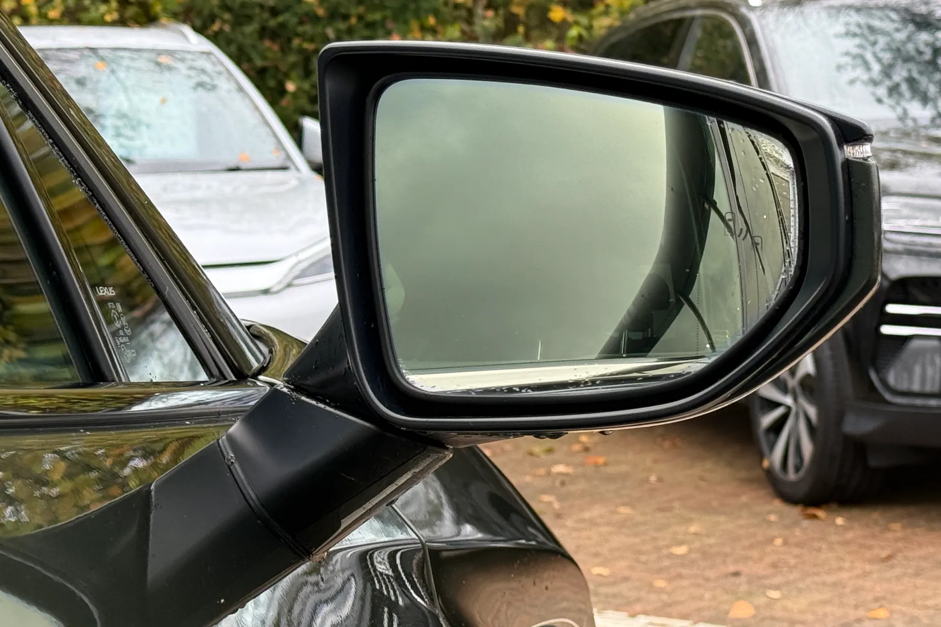 LEXUS UX thumbnail image number 44