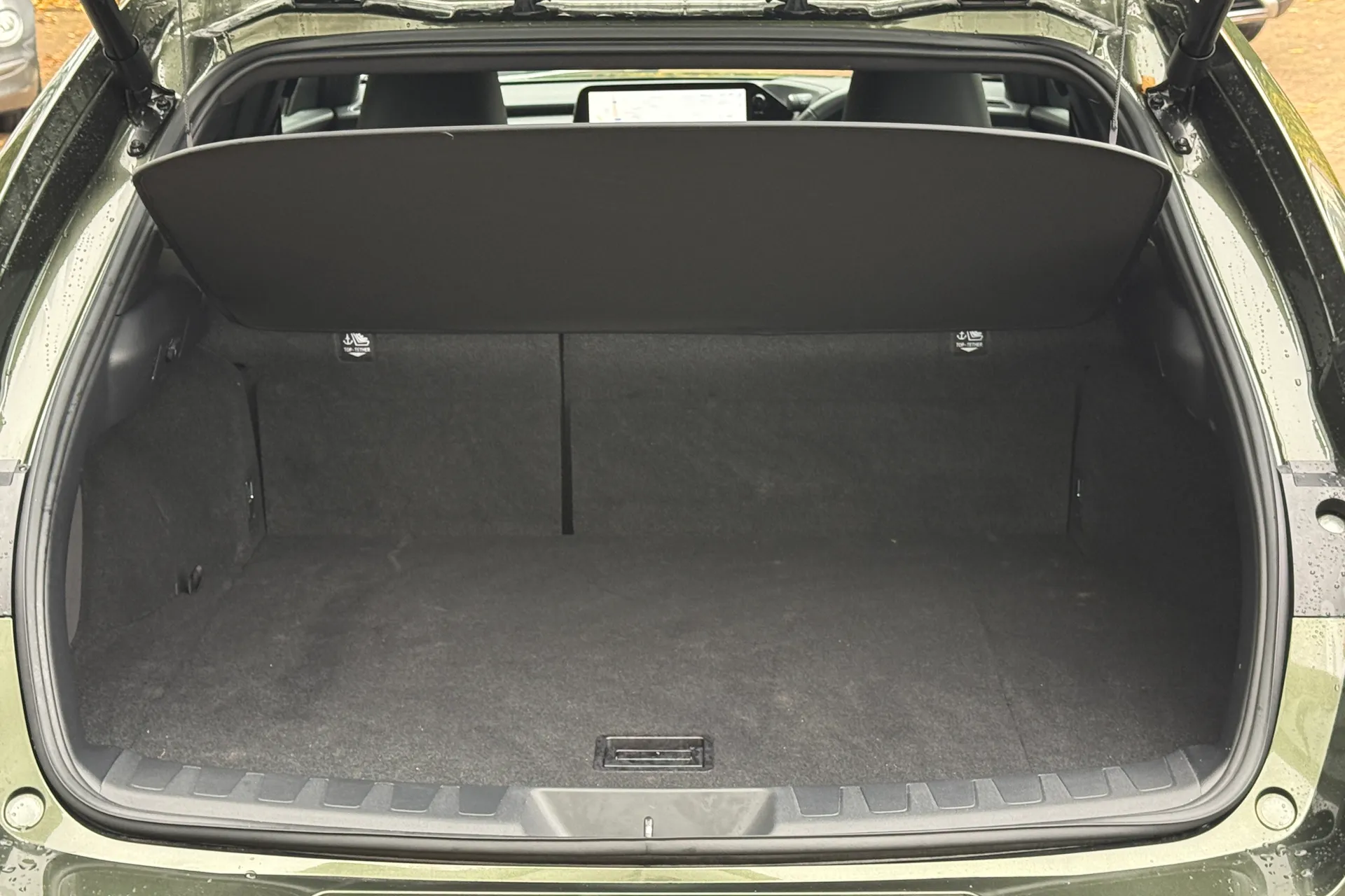 LEXUS UX thumbnail image number 31