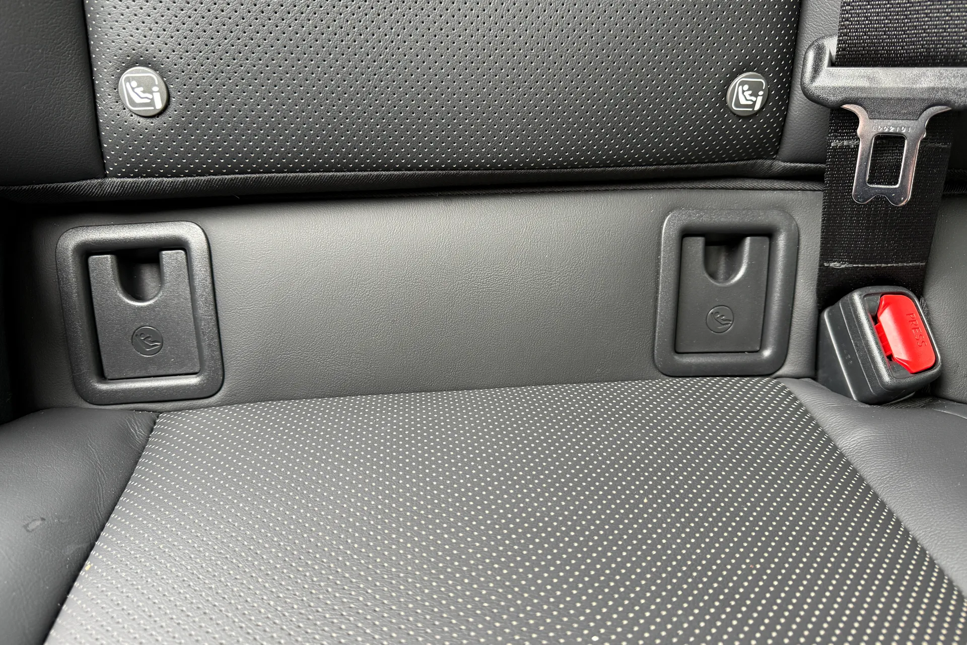 LEXUS UX thumbnail image number 26