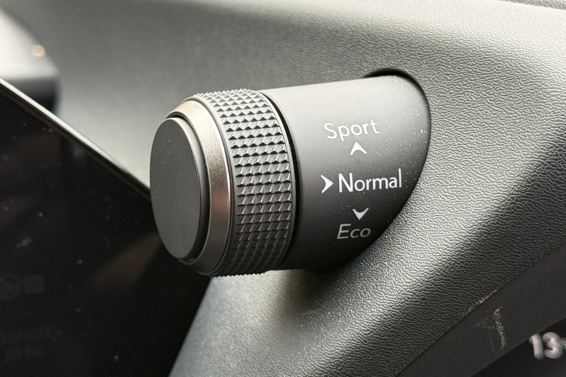 LEXUS UX thumbnail image number 52