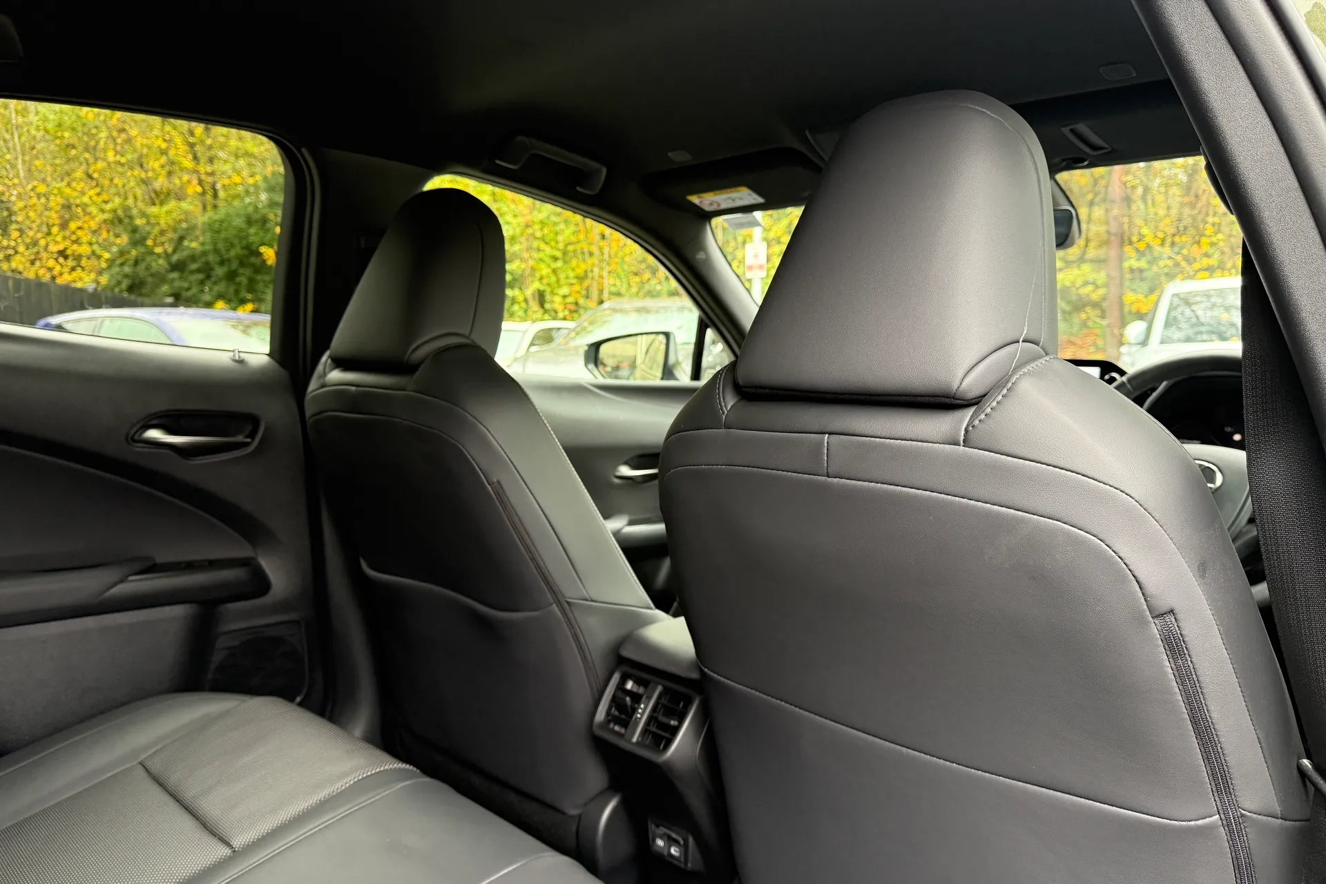 LEXUS UX thumbnail image number 10