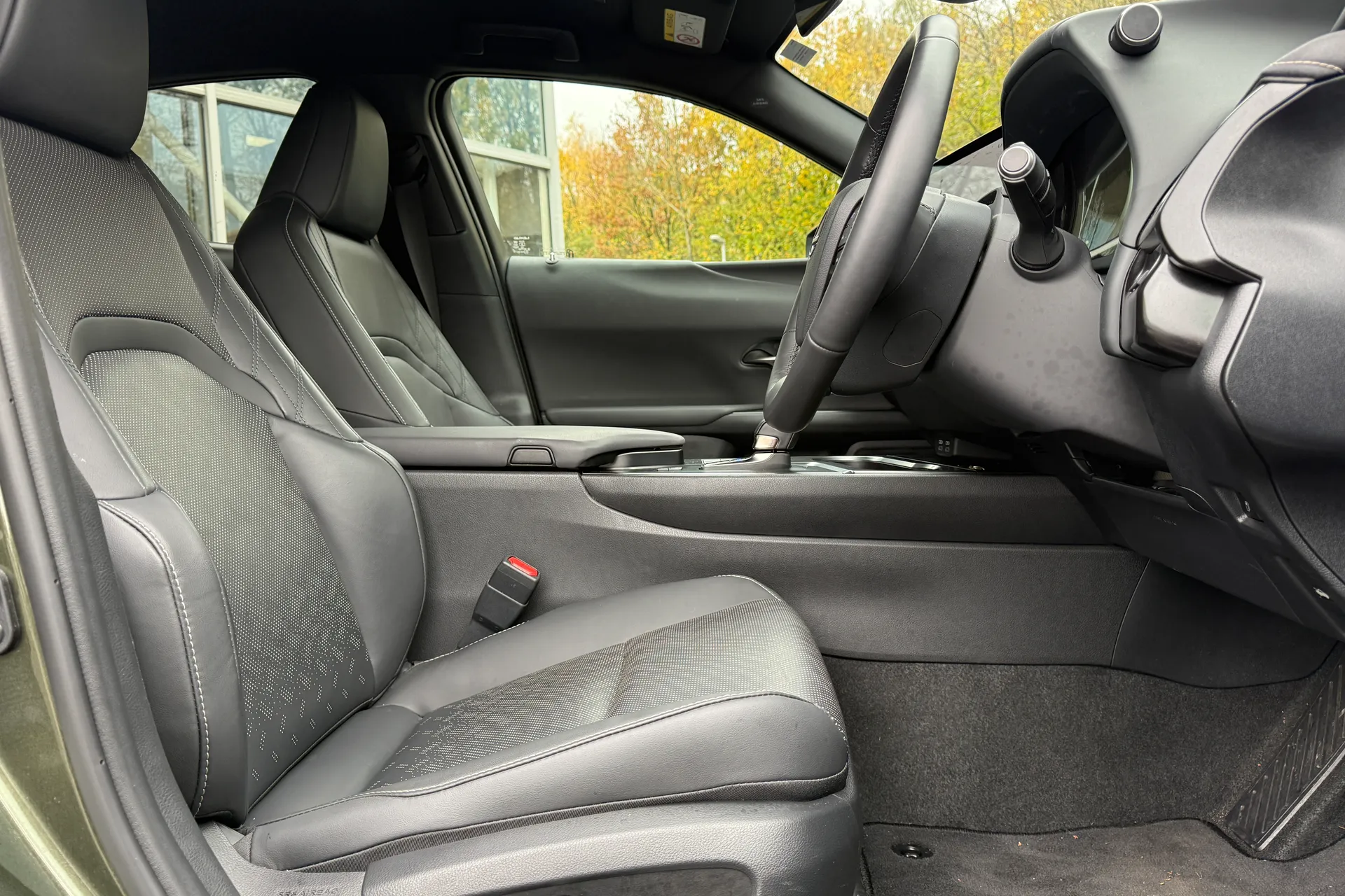 LEXUS UX thumbnail image number 11