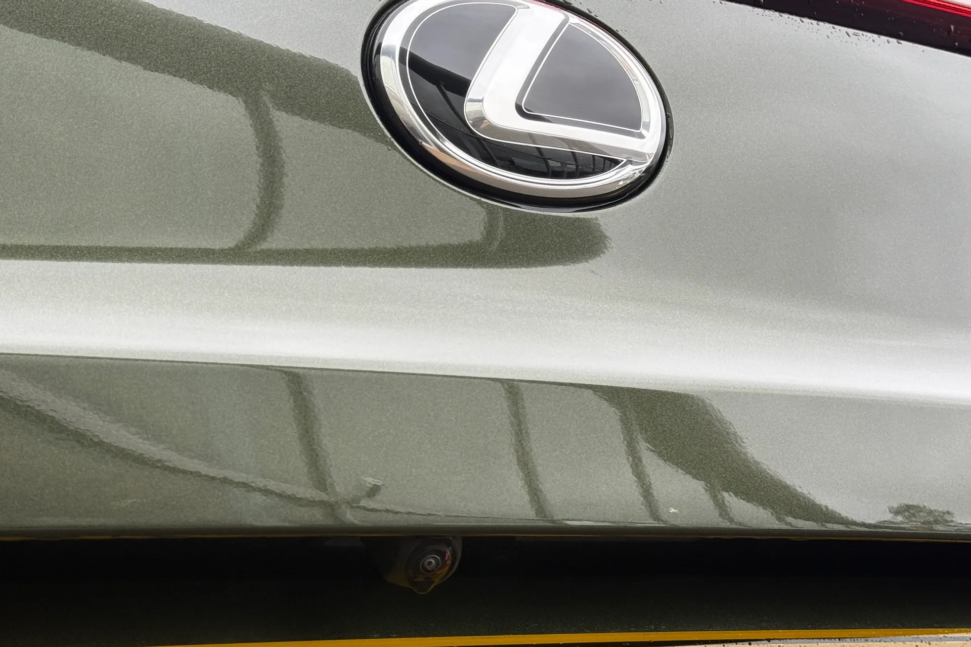 LEXUS UX thumbnail image number 37