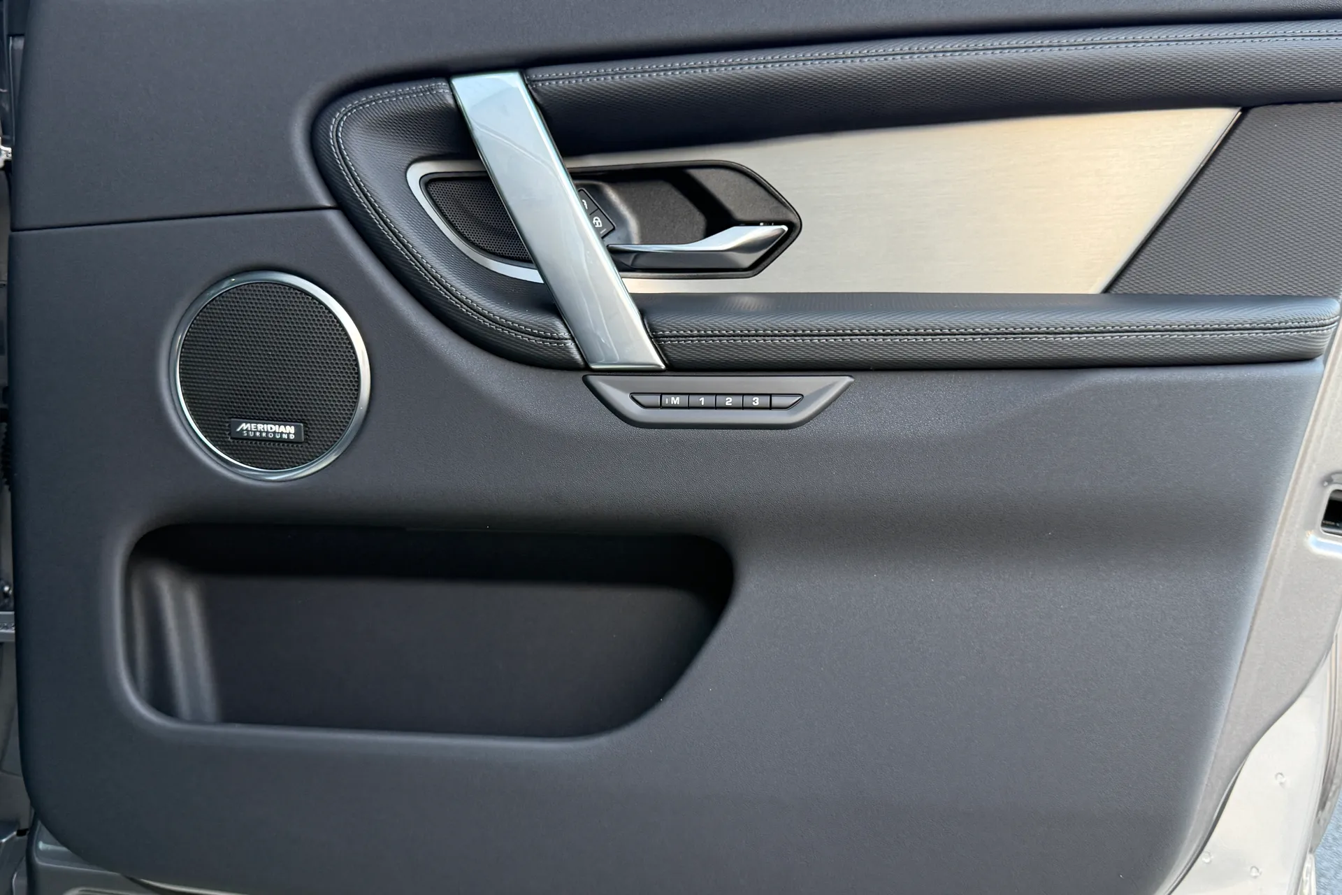 LAND ROVER DISCOVERY SPORT thumbnail image number 15