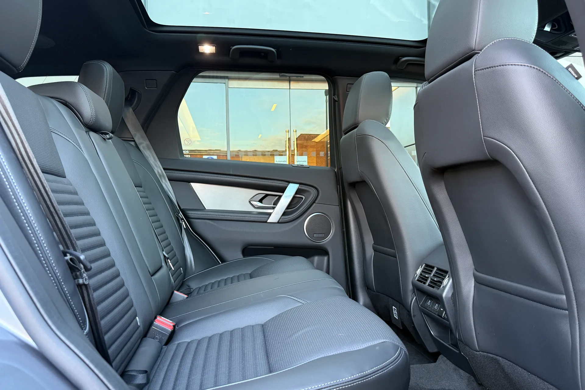 LAND ROVER DISCOVERY SPORT thumbnail image number 30