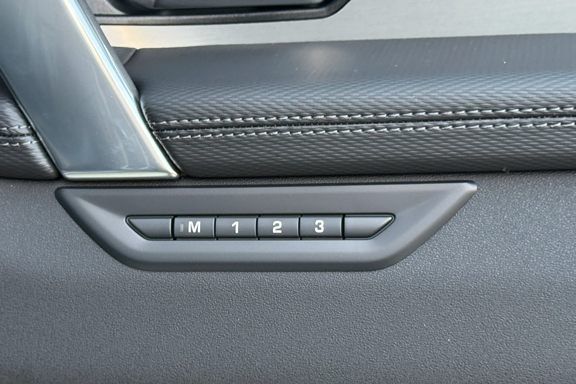 LAND ROVER DISCOVERY SPORT thumbnail image number 16