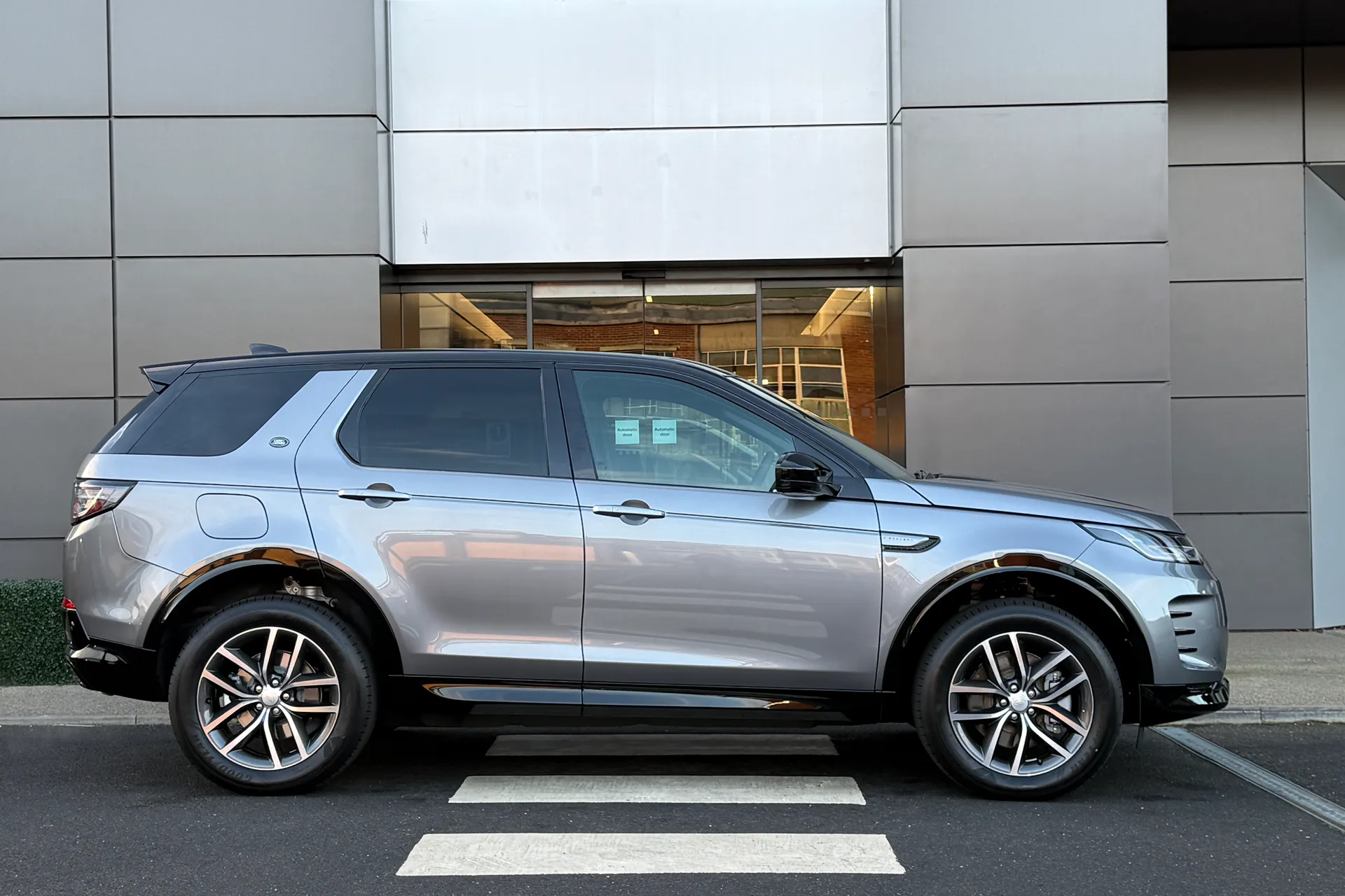 LAND ROVER DISCOVERY SPORT thumbnail image number 2