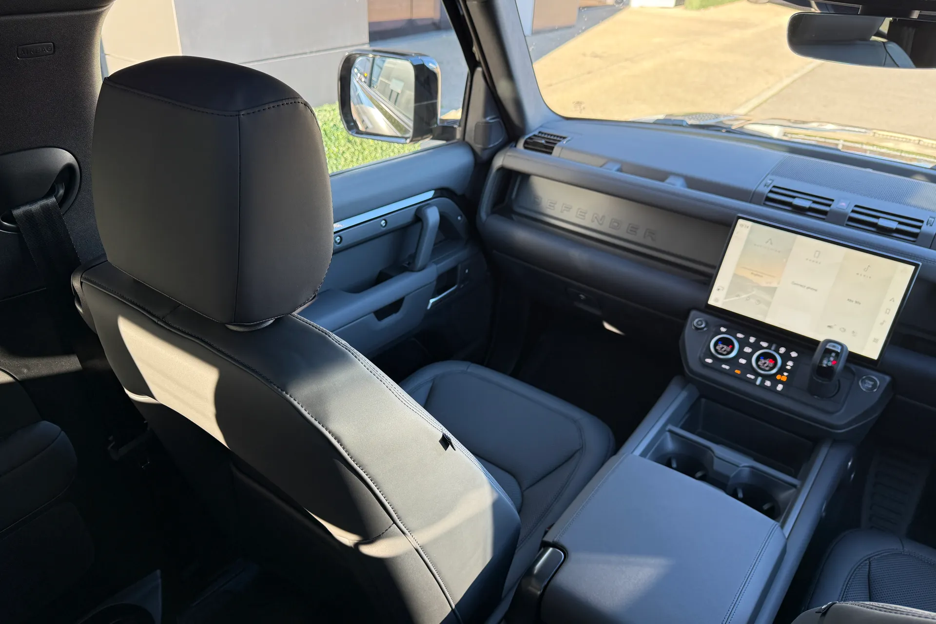 LAND ROVER Defender 90 thumbnail image number 48