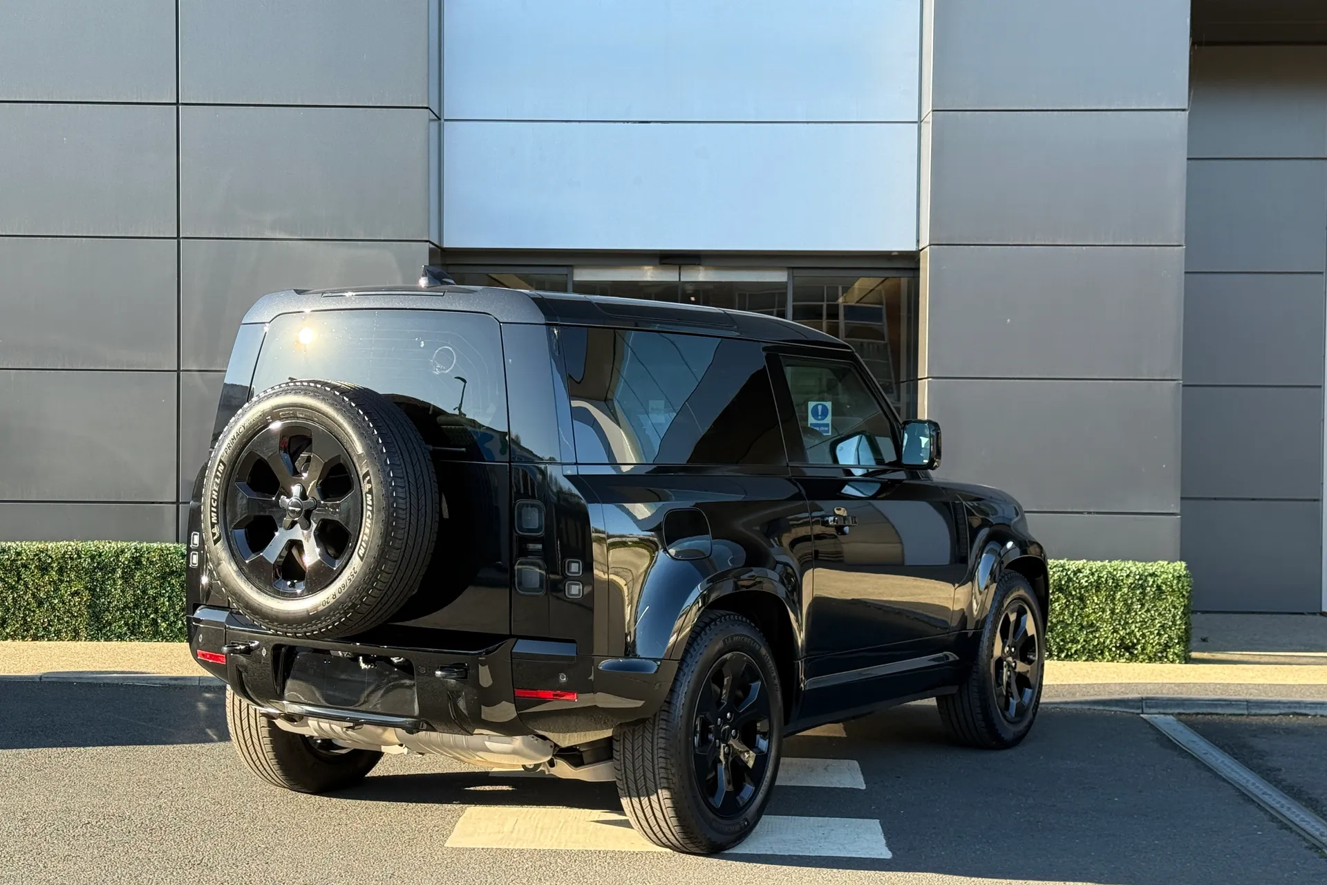 LAND ROVER Defender 90 thumbnail image number 10