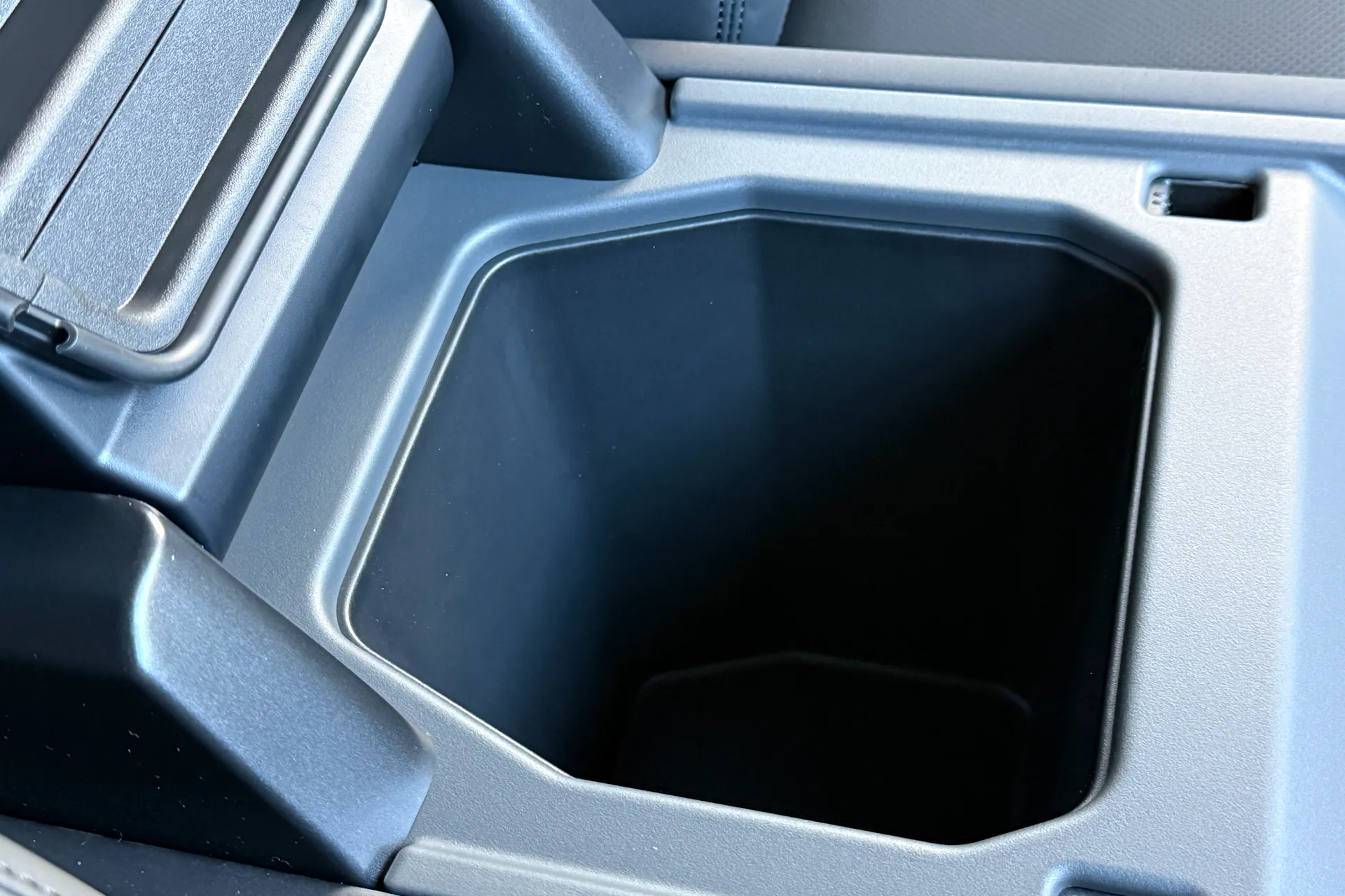 LAND ROVER Defender 90 thumbnail image number 32