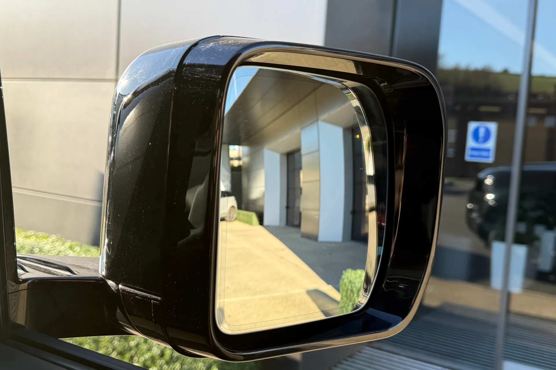 LAND ROVER Defender 90 thumbnail image number 27