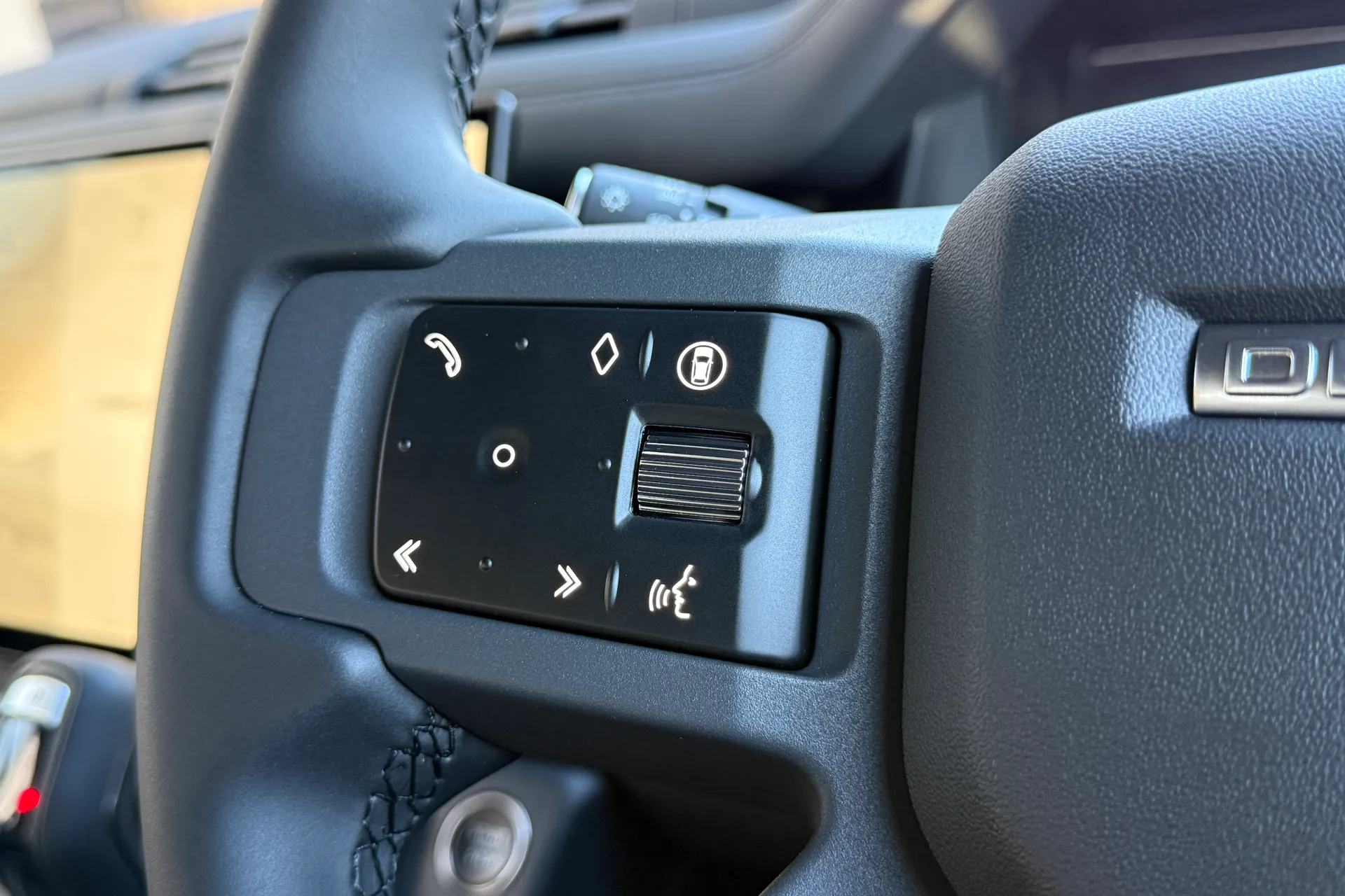 LAND ROVER Defender 90 thumbnail image number 46