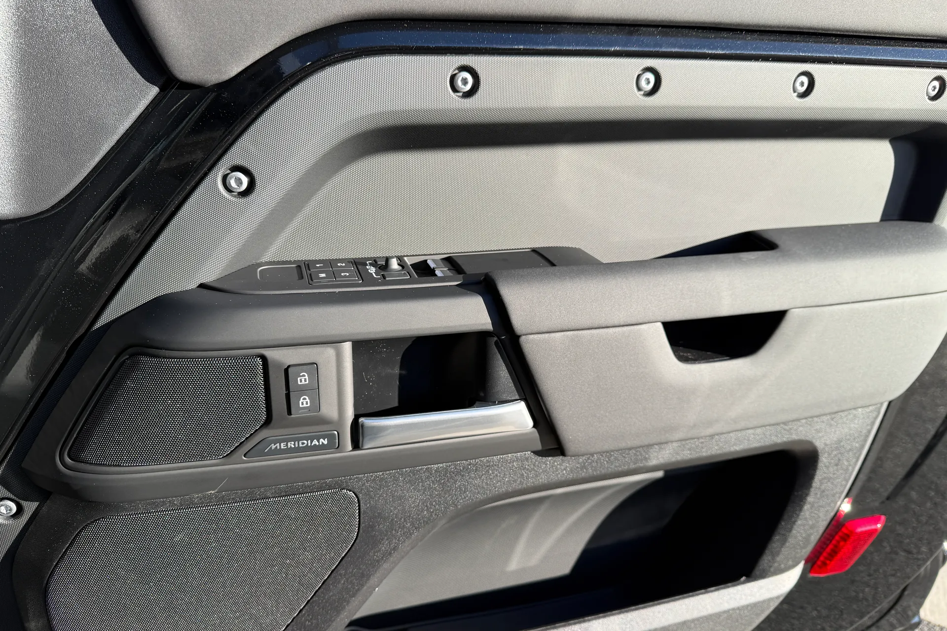 LAND ROVER Defender 90 thumbnail image number 41