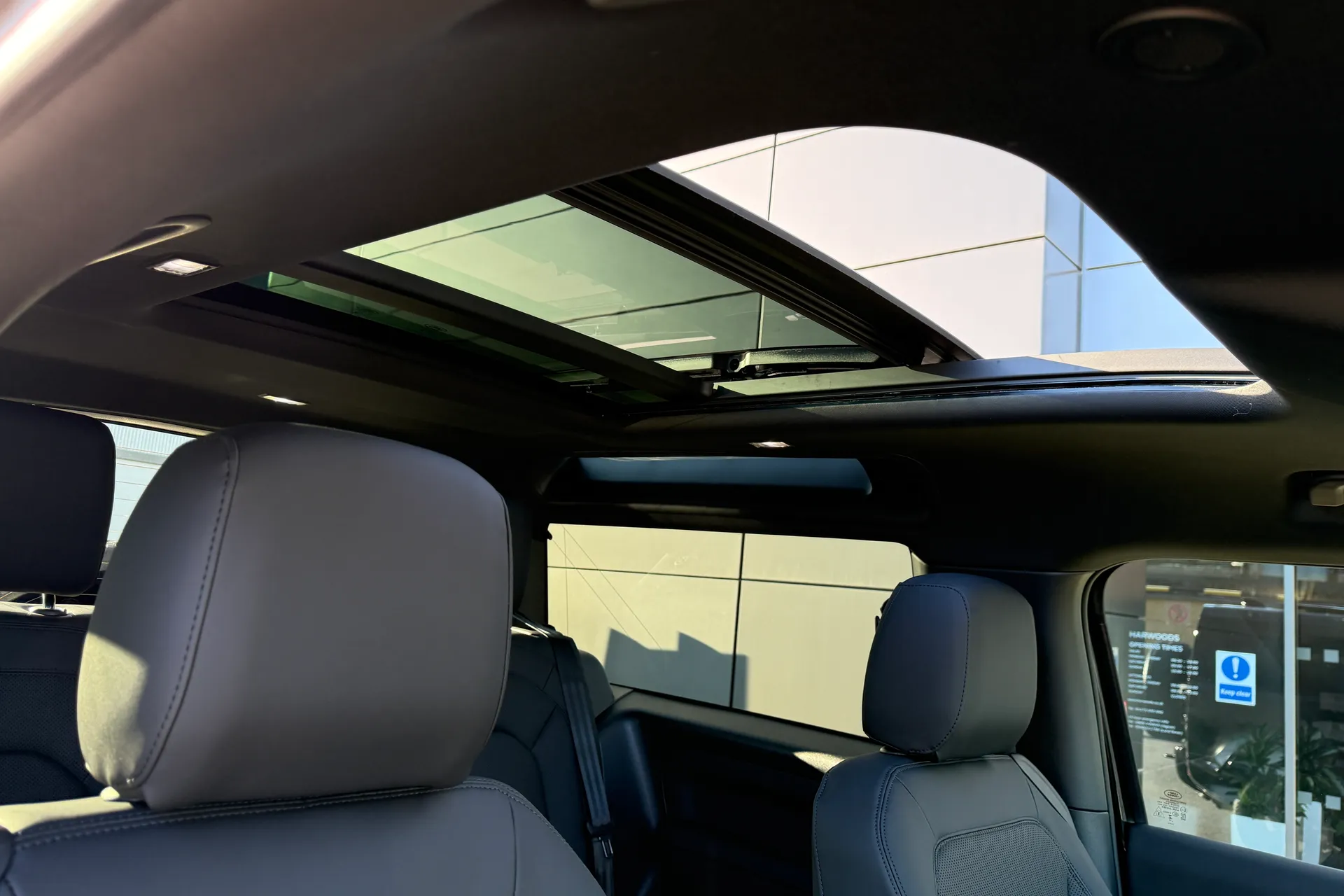 LAND ROVER Defender 90 thumbnail image number 13