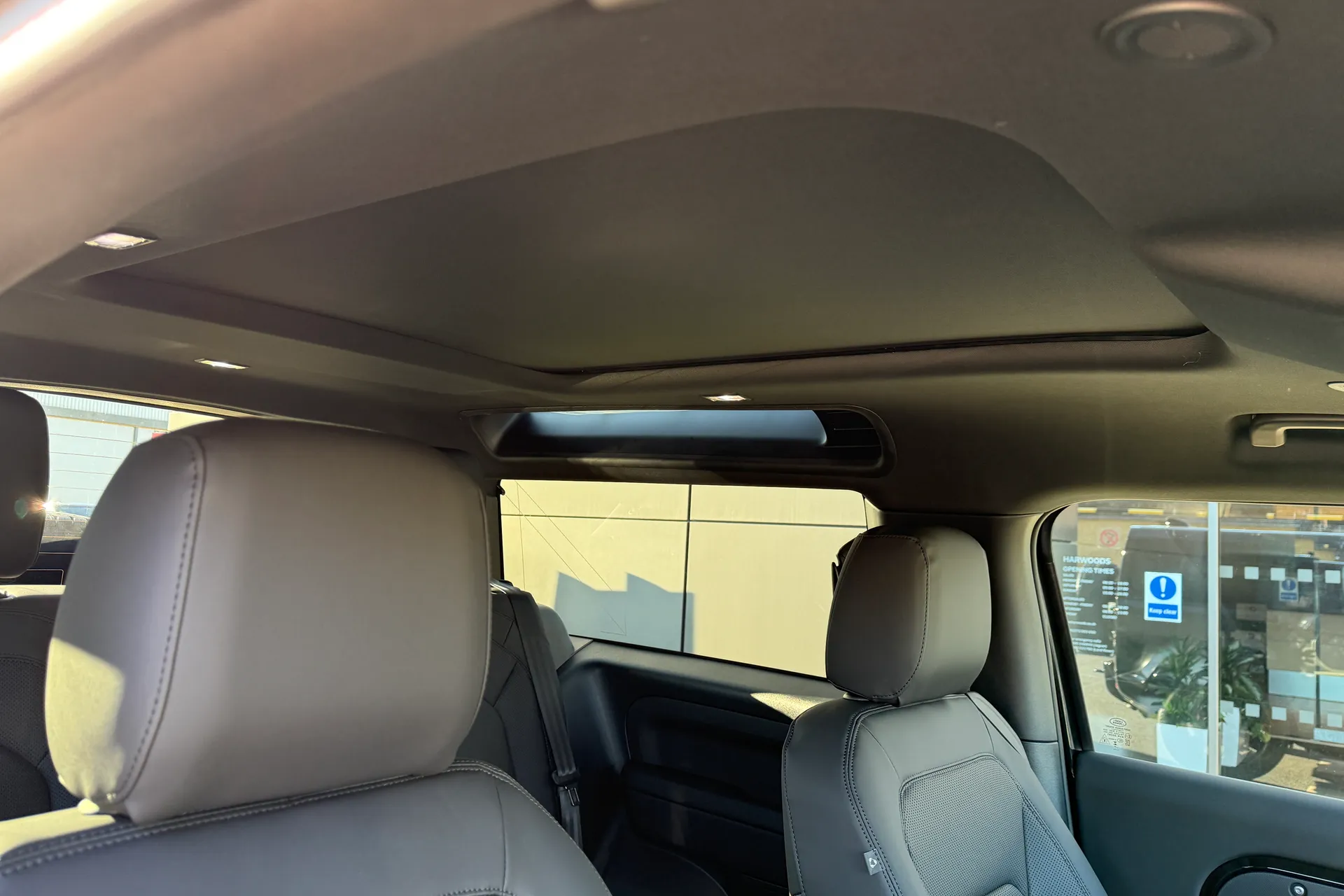 LAND ROVER Defender 90 thumbnail image number 11