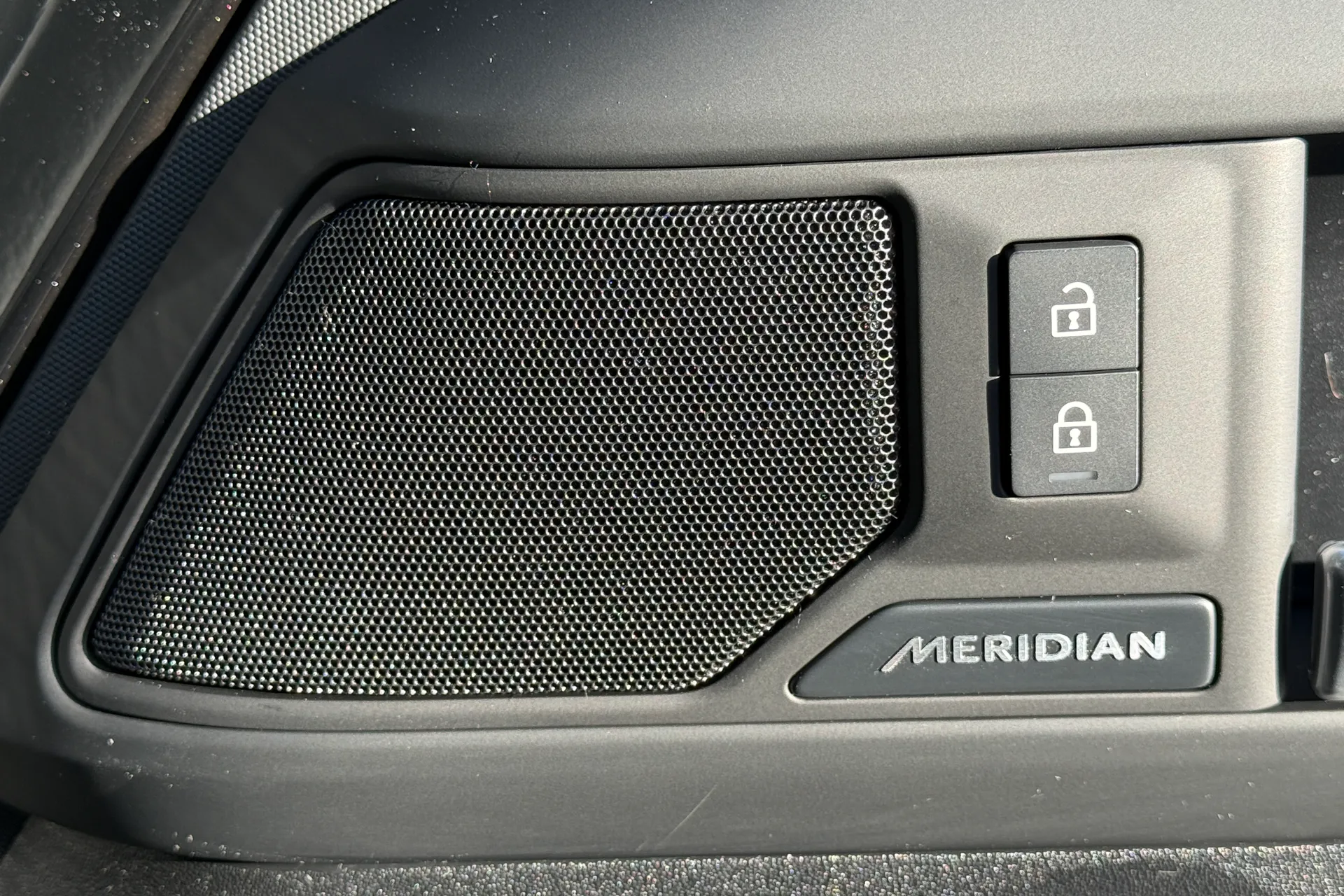 LAND ROVER Defender 90 thumbnail image number 42