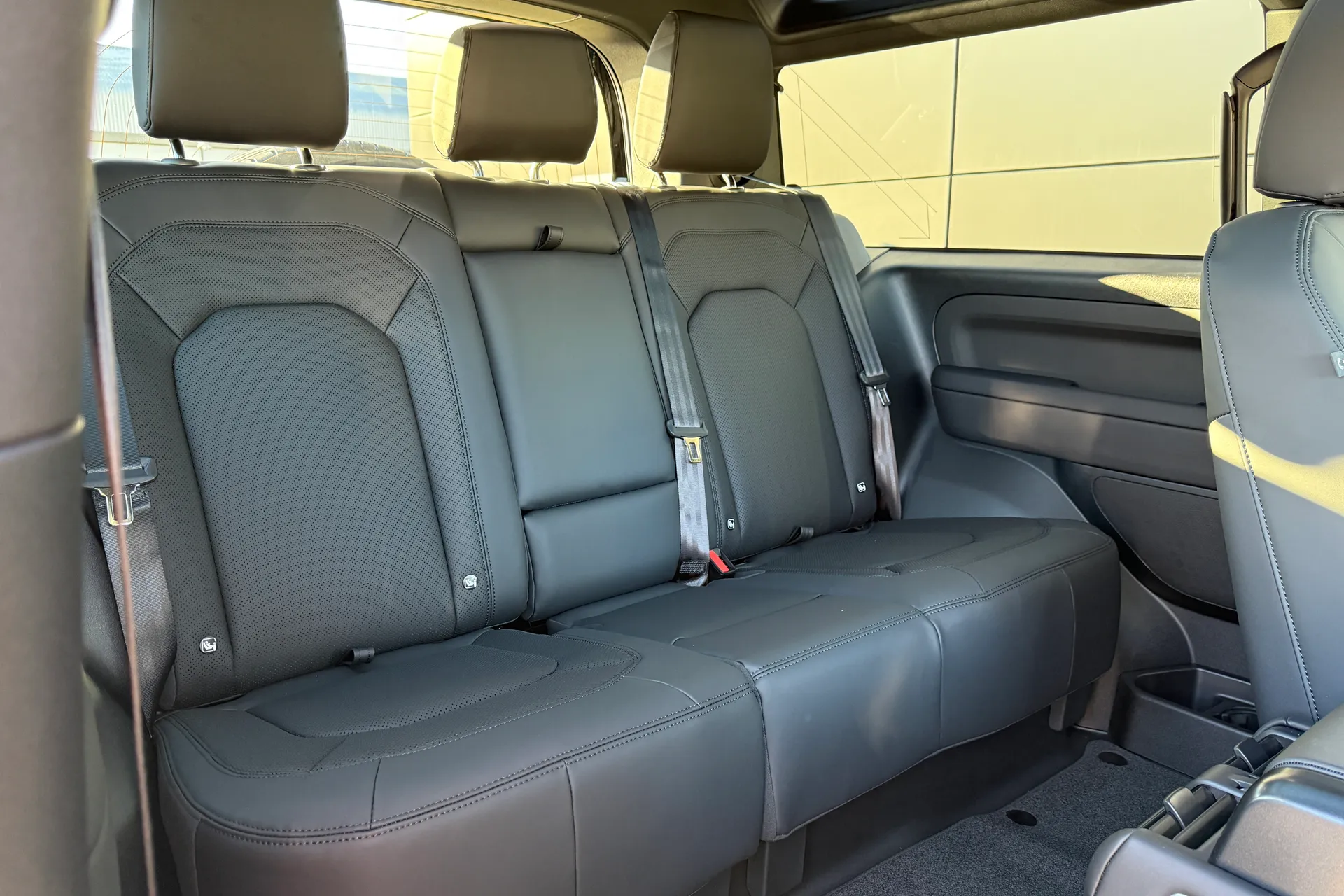 LAND ROVER Defender 90 thumbnail image number 20