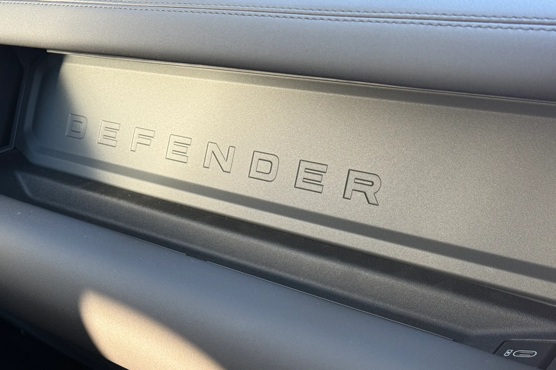 LAND ROVER Defender 90 thumbnail image number 34