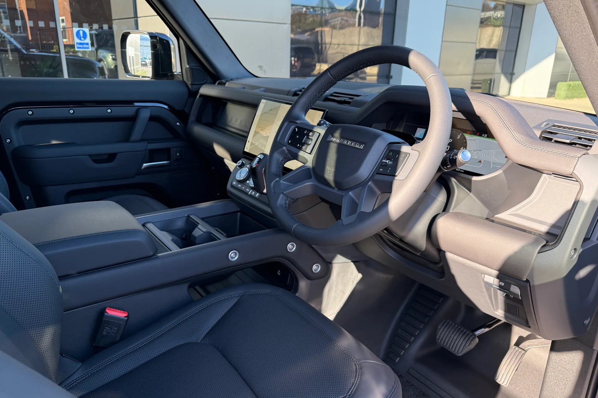 LAND ROVER Defender 90 thumbnail image number 17