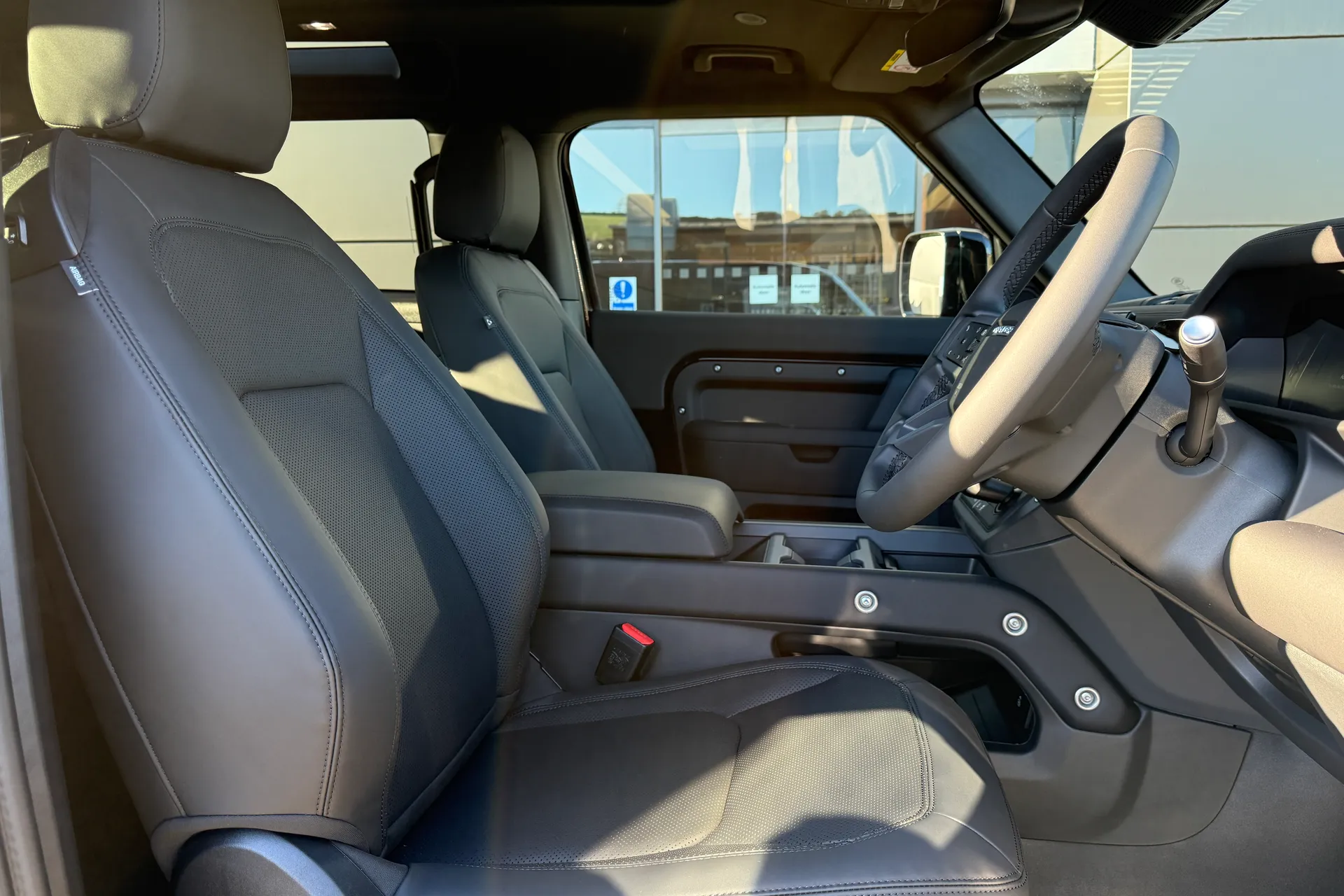 LAND ROVER Defender 90 thumbnail image number 18