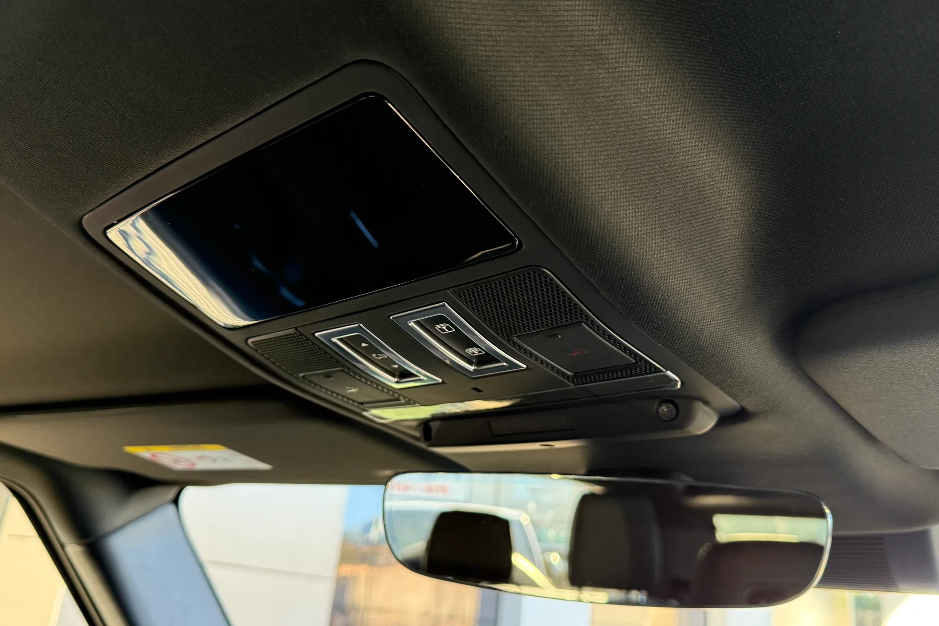 LAND ROVER Defender 90 thumbnail image number 35