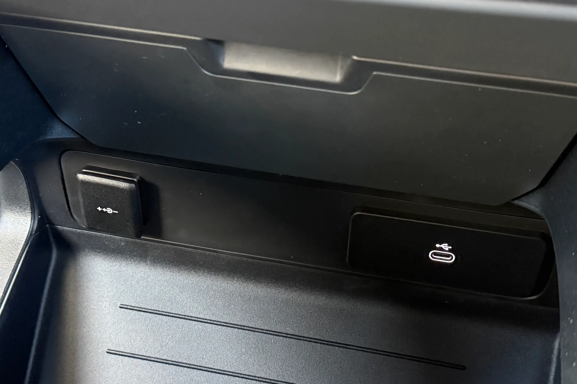 LAND ROVER Defender 90 thumbnail image number 33