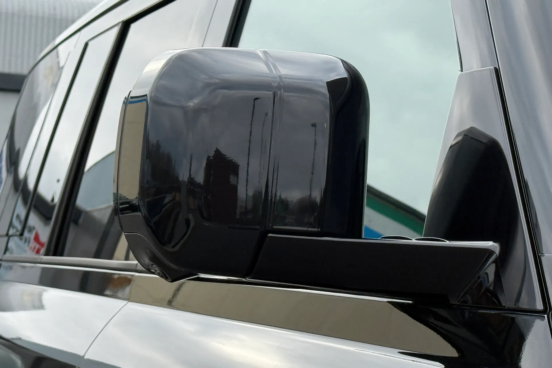 LAND ROVER Defender 110 thumbnail image number 27