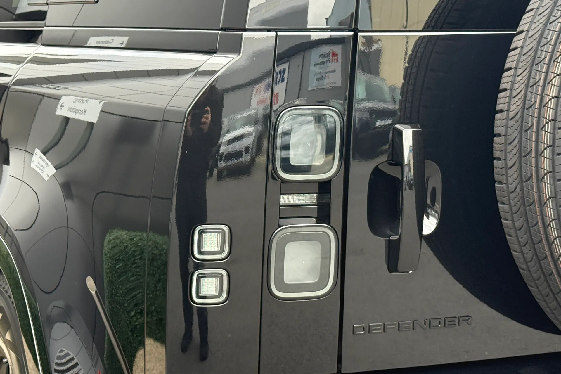 LAND ROVER Defender 110 thumbnail image number 24