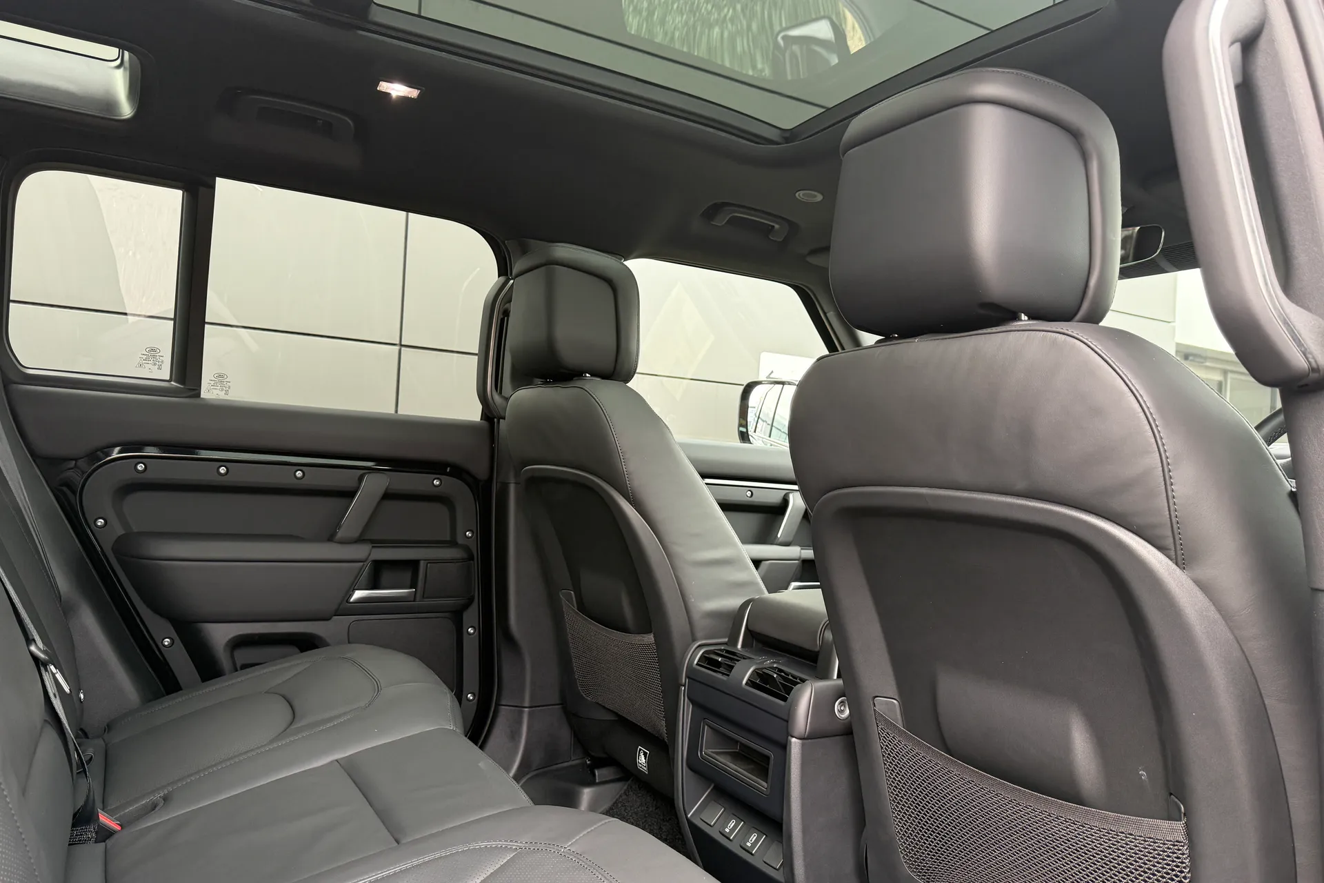 LAND ROVER Defender 110 thumbnail image number 46