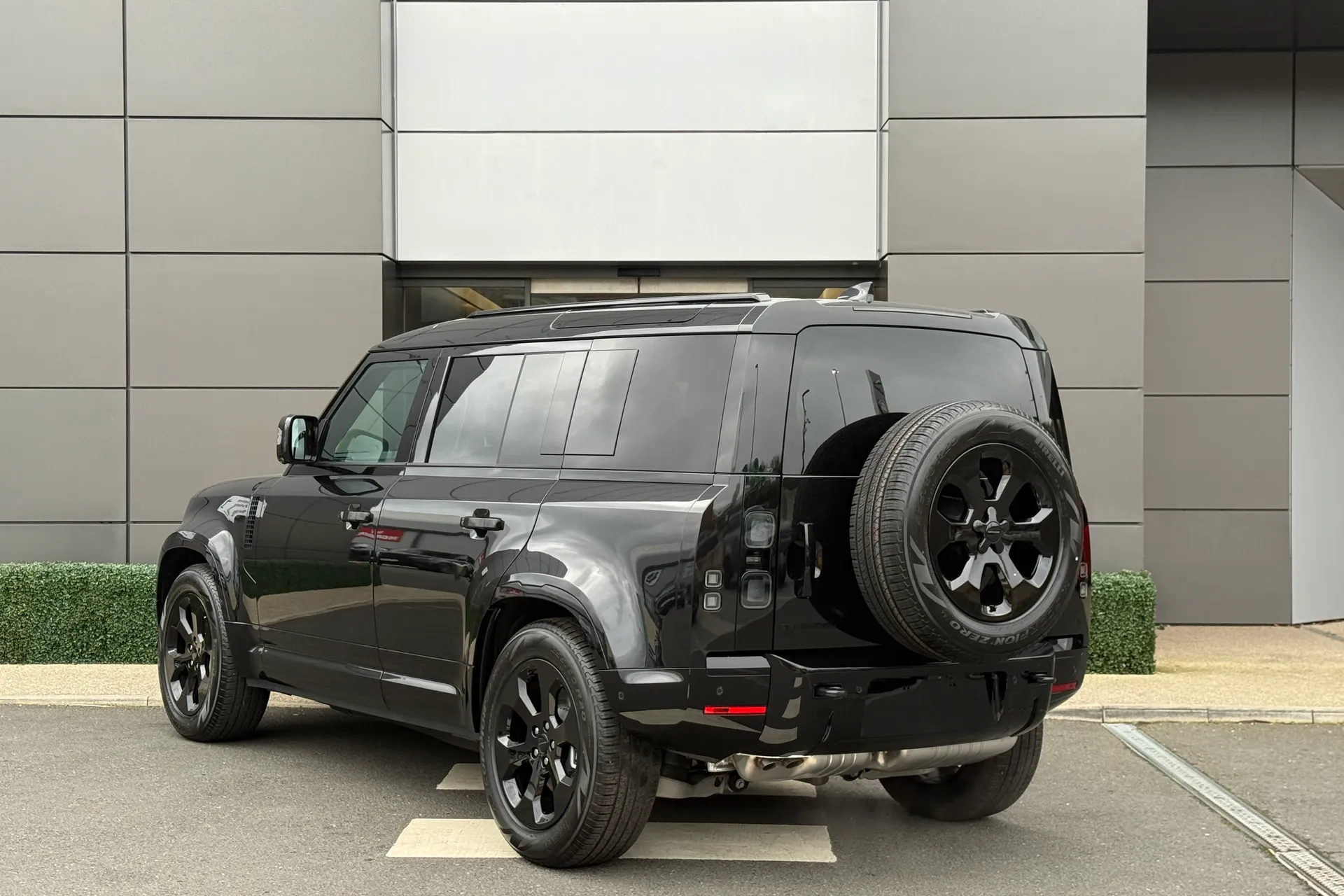 LAND ROVER Defender 110 thumbnail image number 15