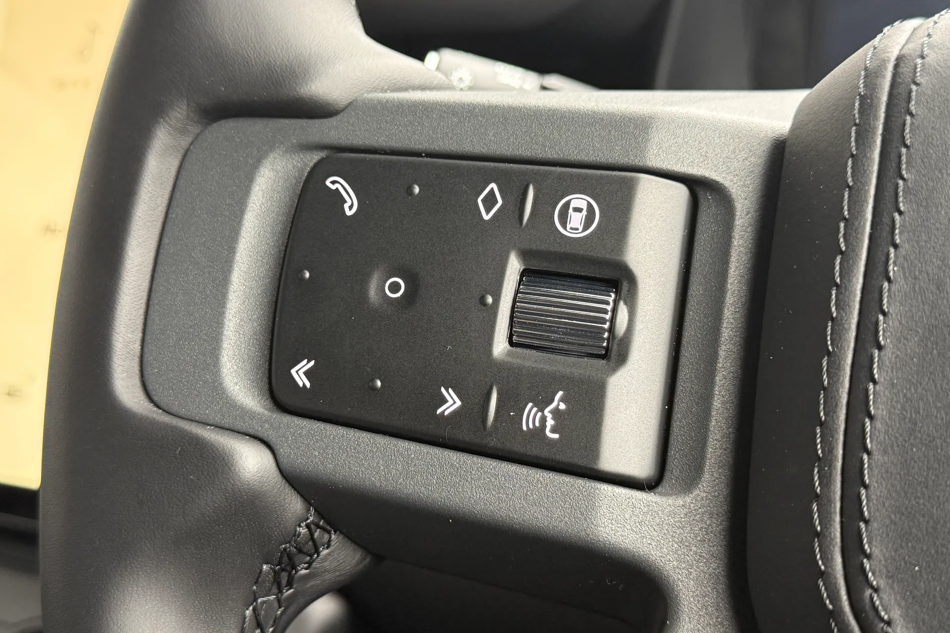 LAND ROVER Defender 110 thumbnail image number 52