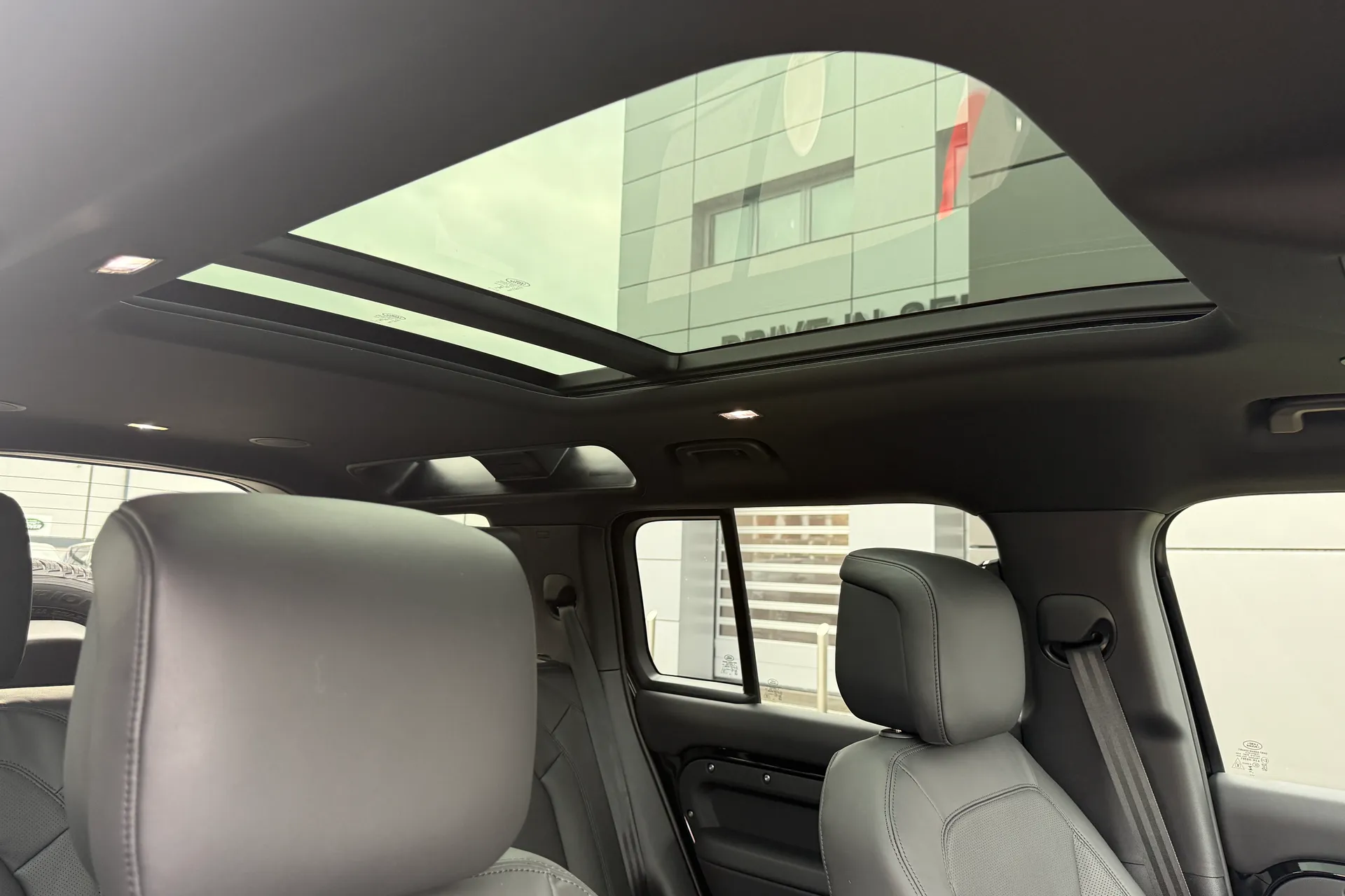 LAND ROVER Defender 110 thumbnail image number 9