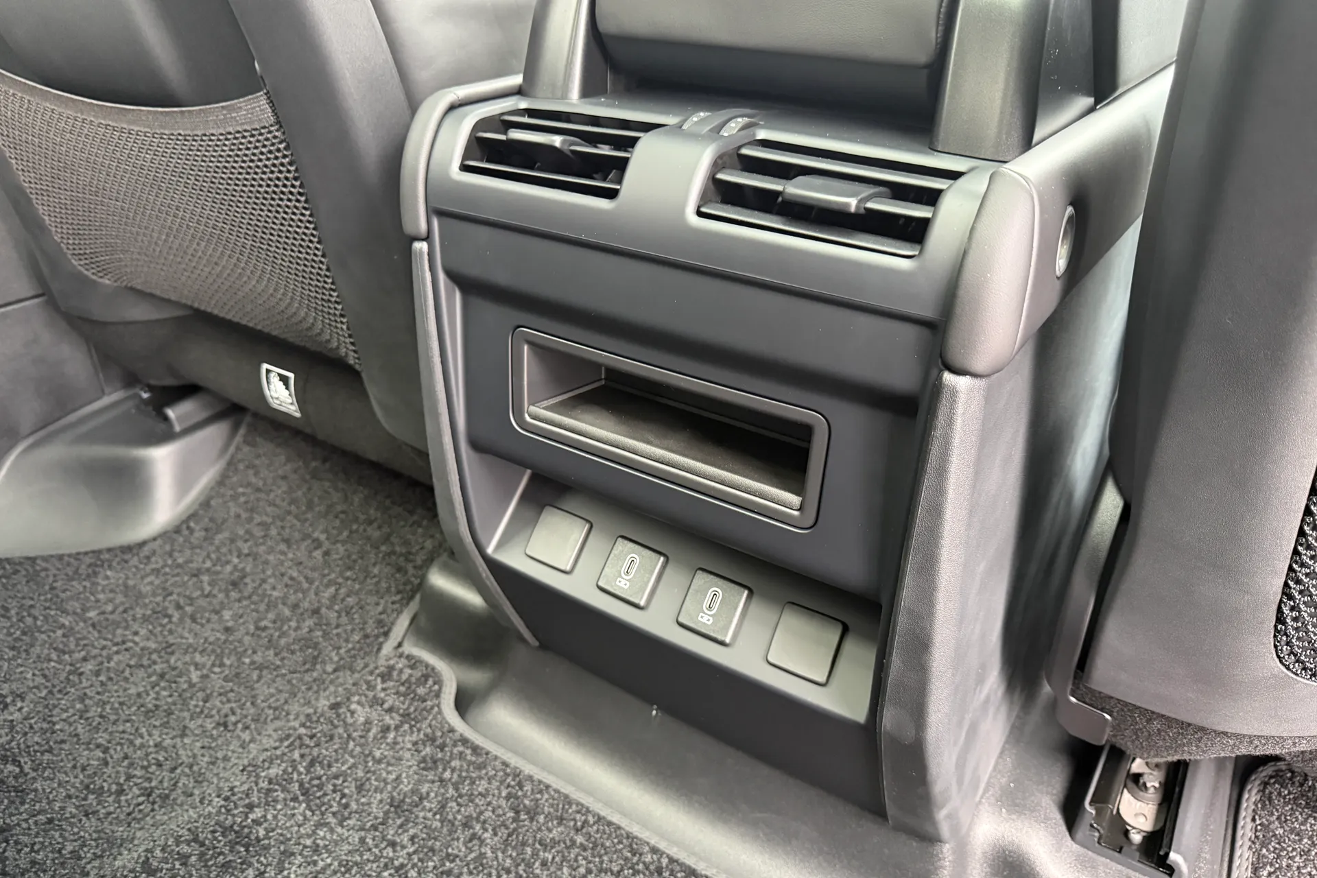 LAND ROVER Defender 110 thumbnail image number 47