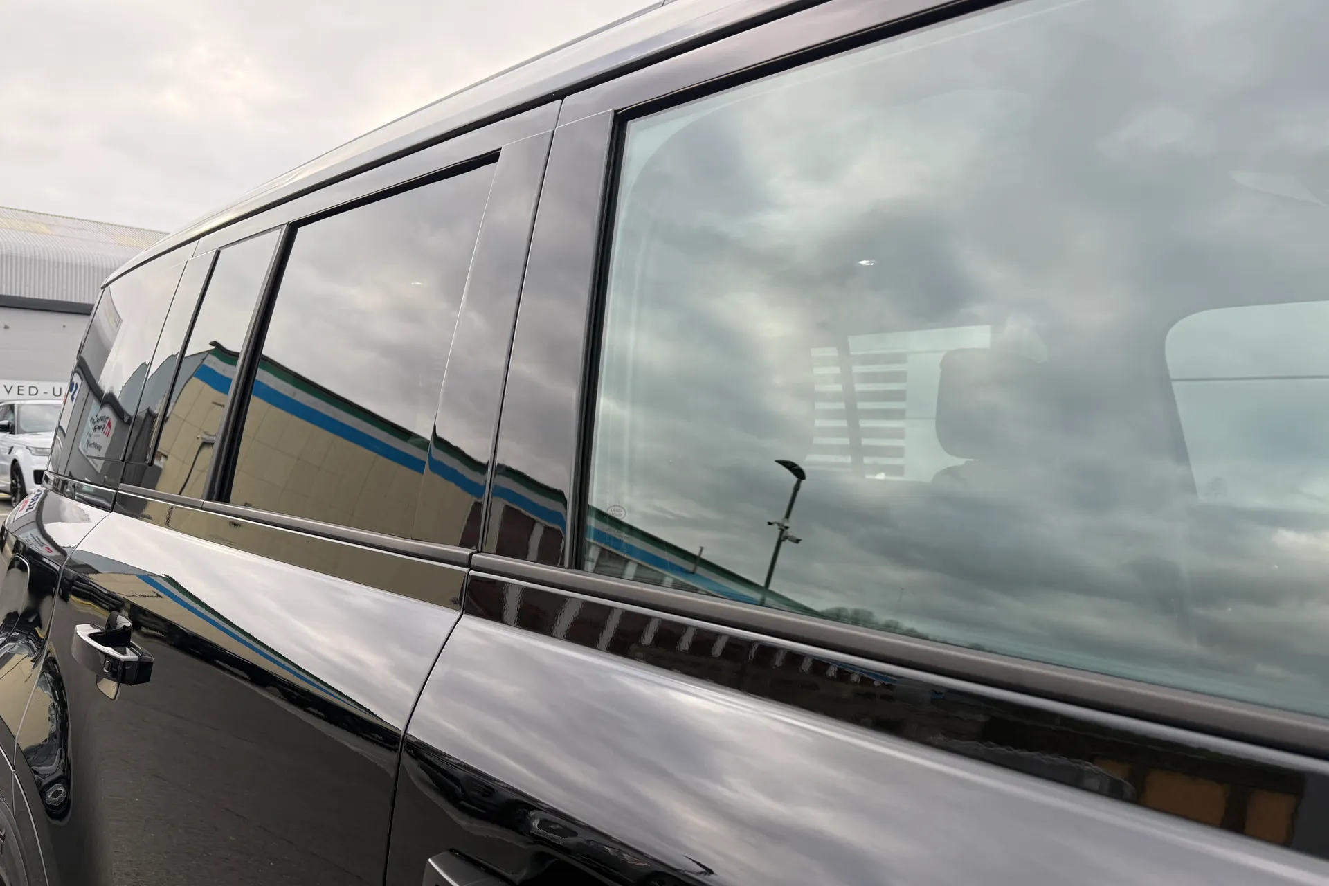 LAND ROVER Defender 110 thumbnail image number 23