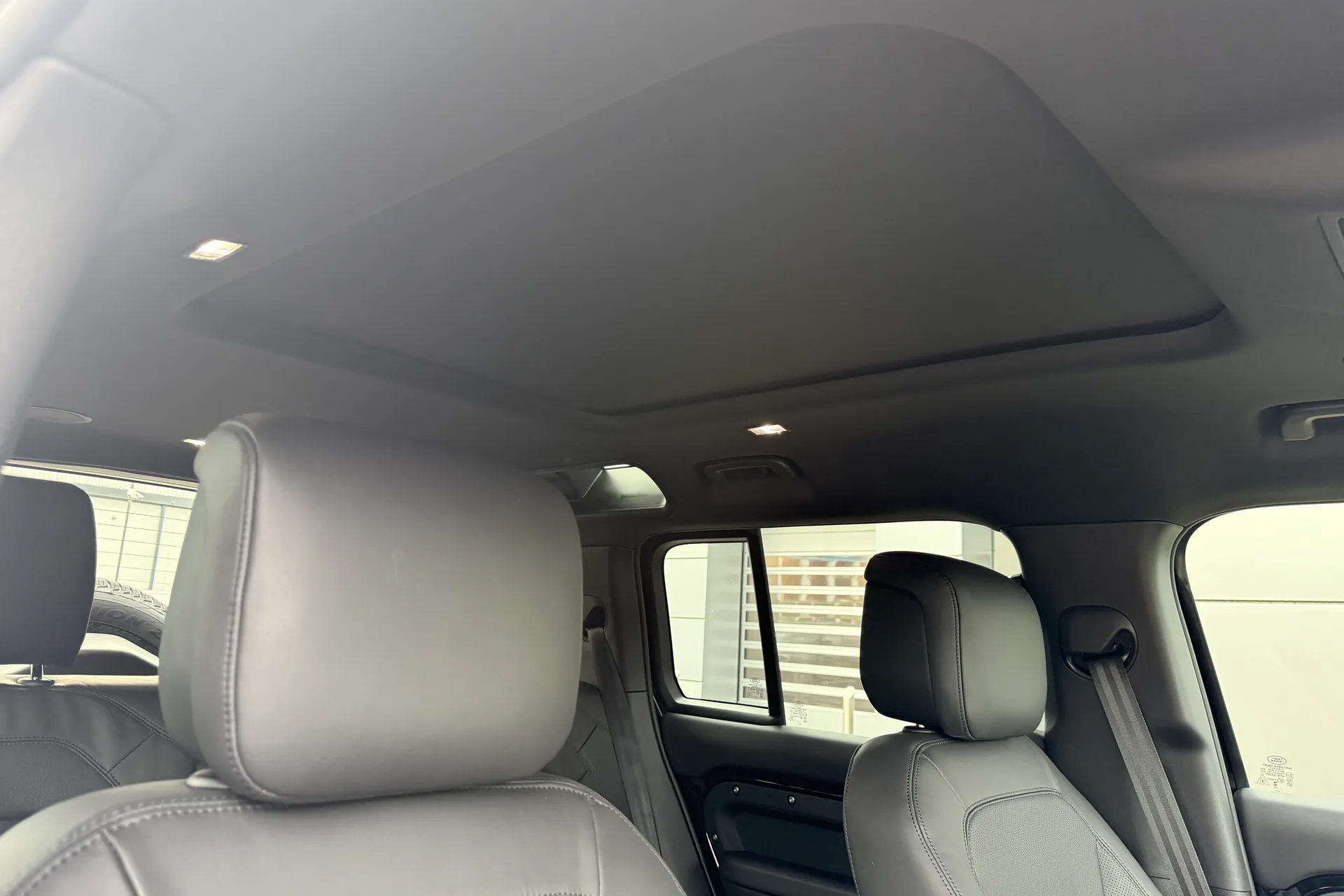 LAND ROVER Defender 110 thumbnail image number 8