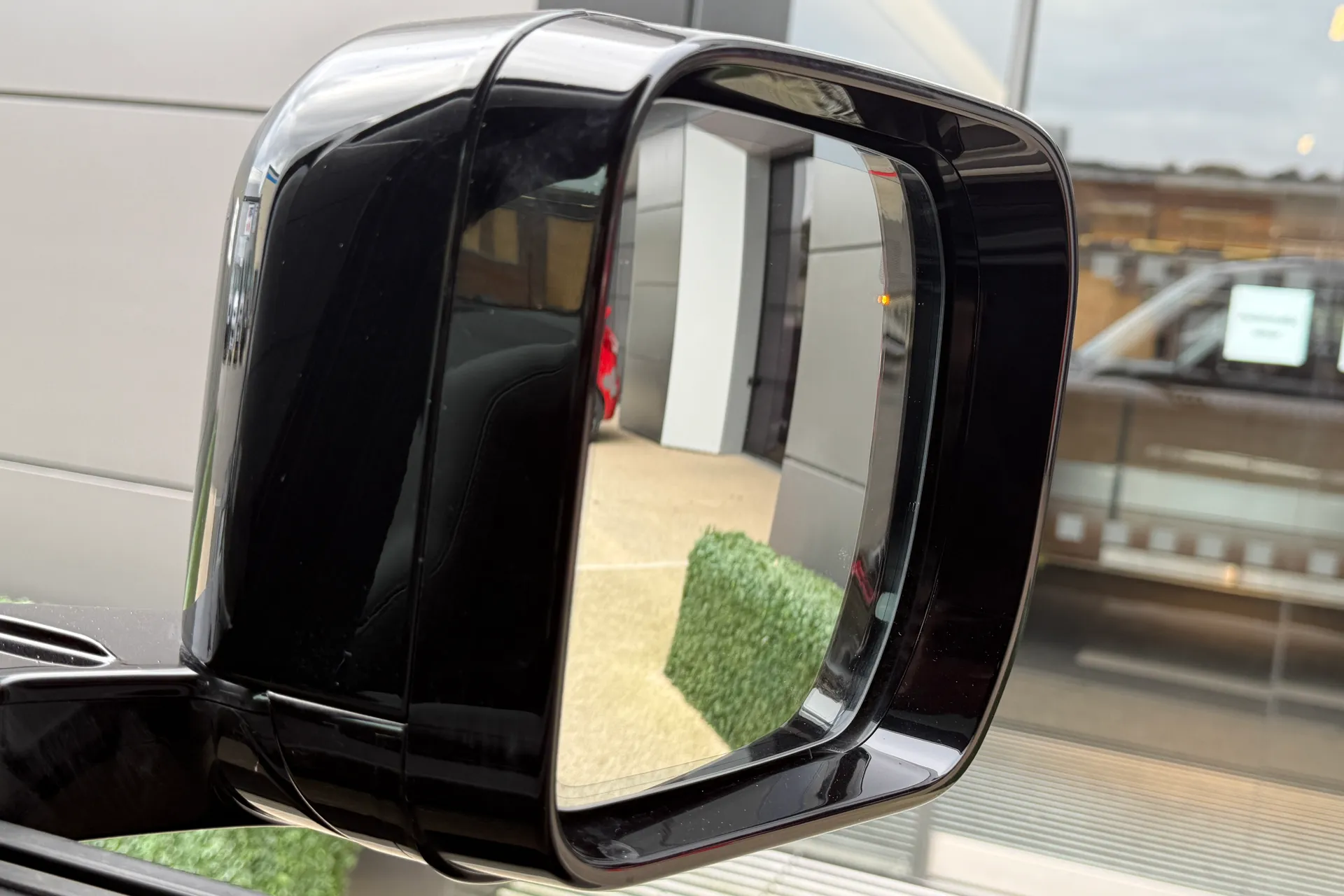 LAND ROVER Defender 110 thumbnail image number 31