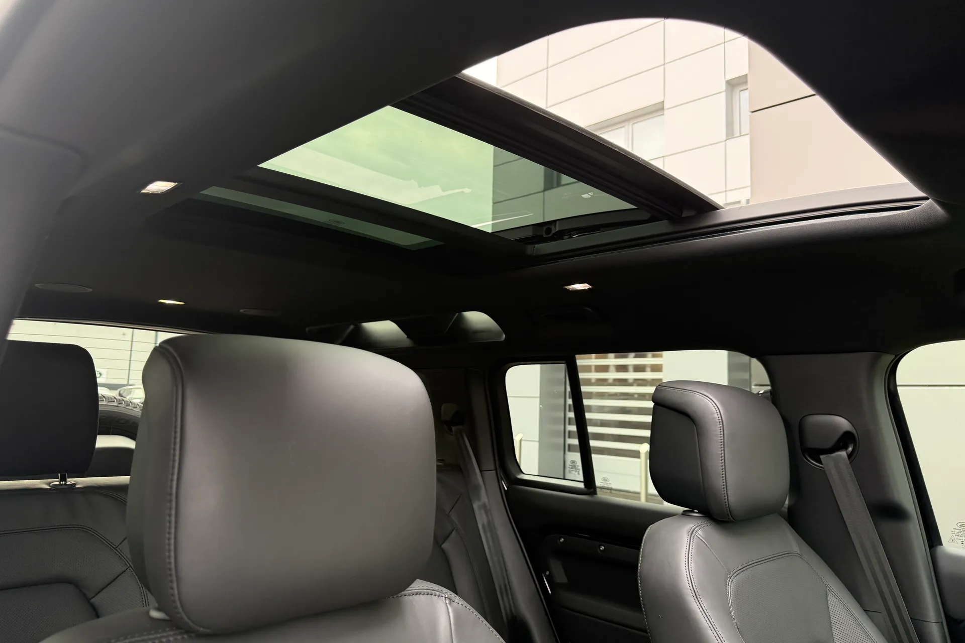 LAND ROVER Defender 110 thumbnail image number 10