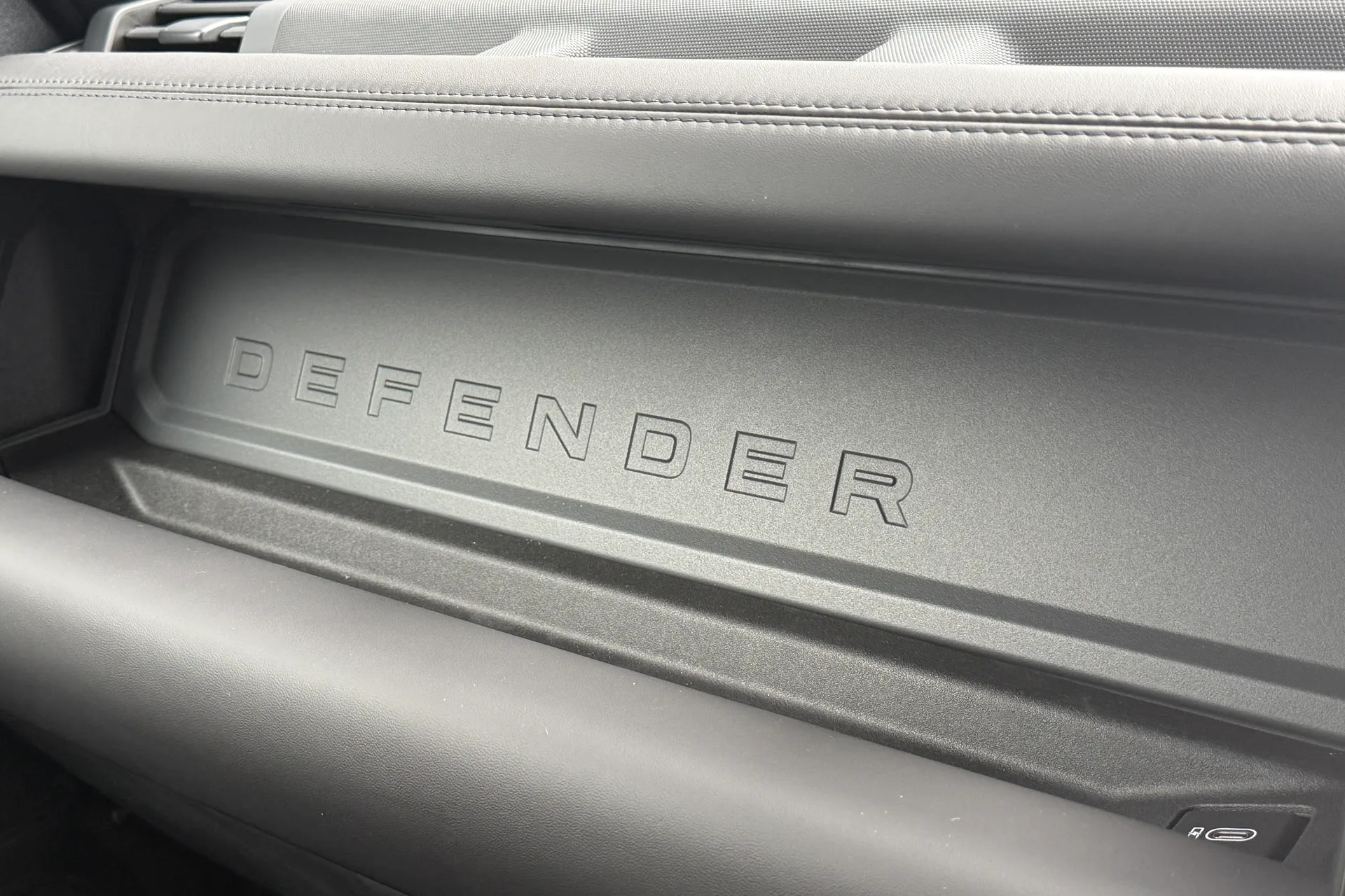 LAND ROVER Defender 110 thumbnail image number 39