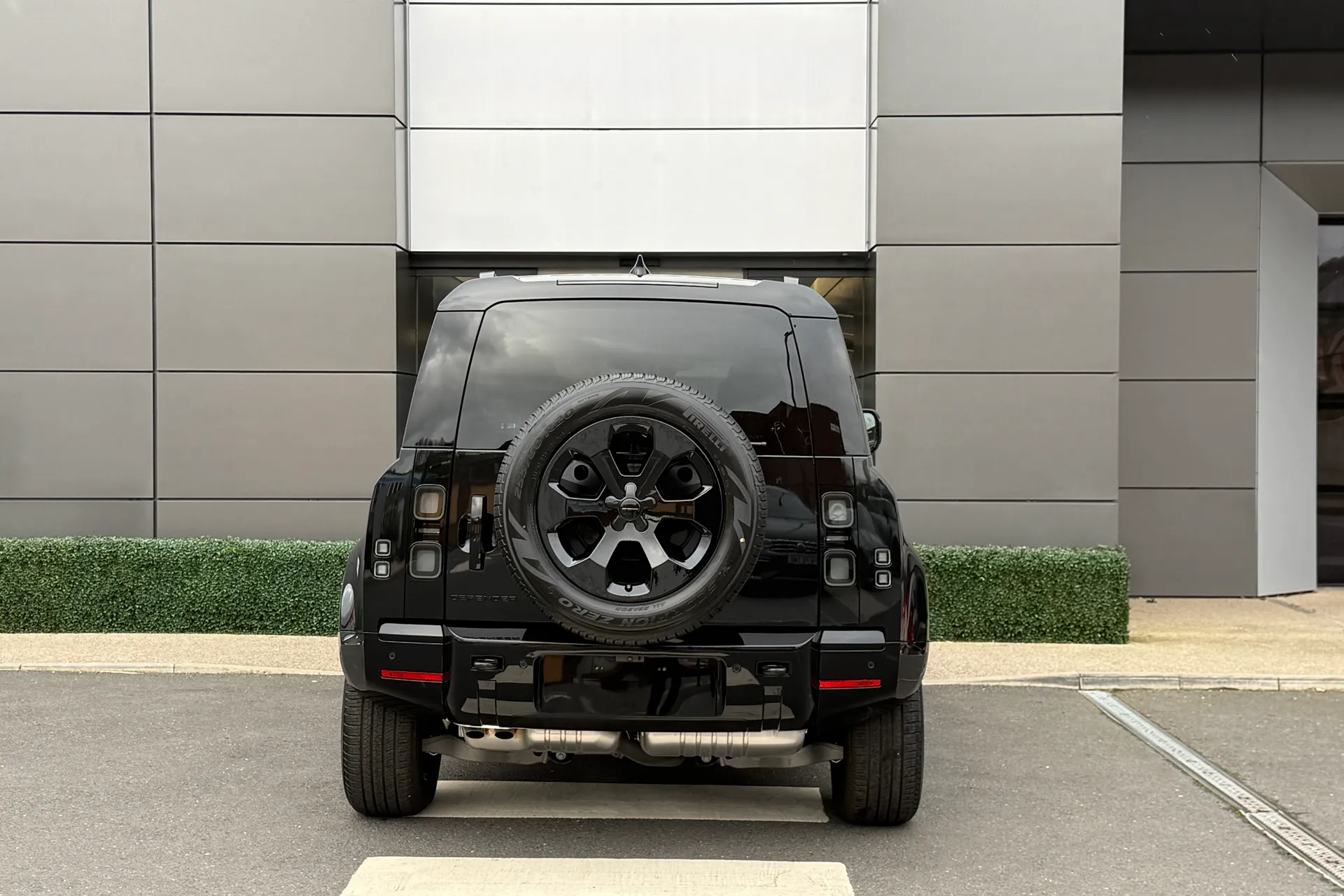 LAND ROVER Defender 110 thumbnail image number 14