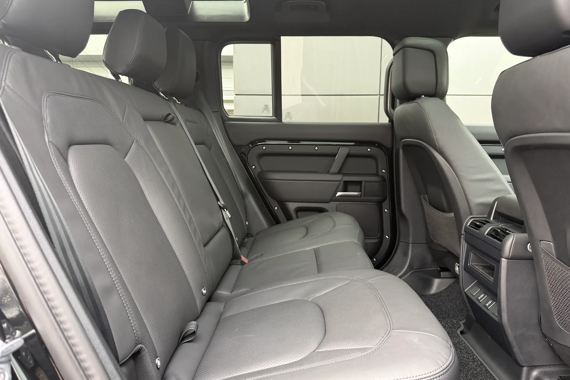 LAND ROVER Defender 110 thumbnail image number 21